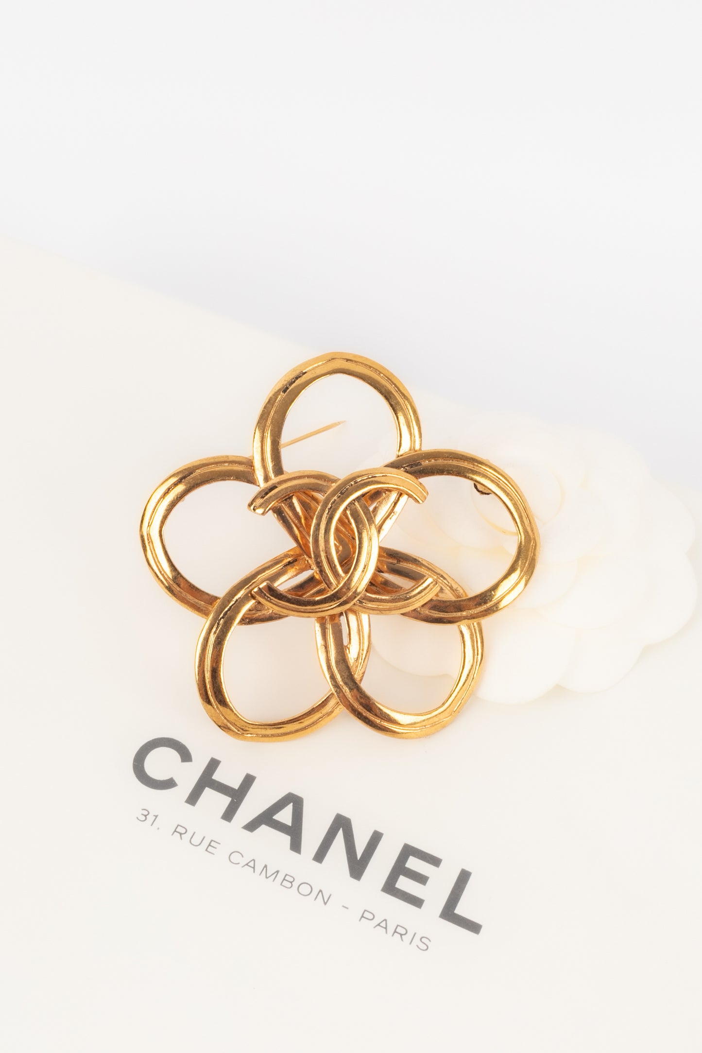 Broche fleur Chanel 1996