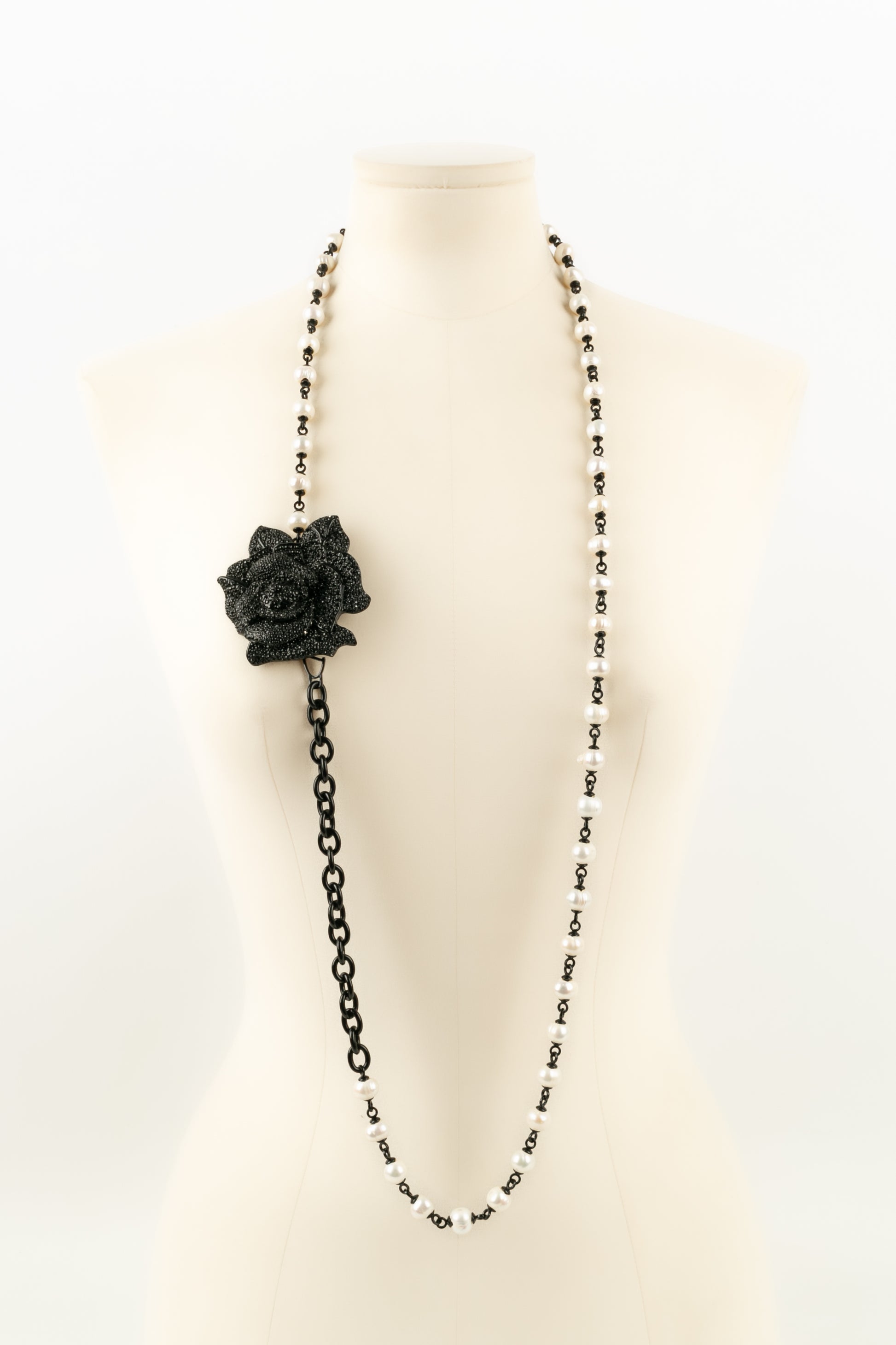 Collier rose Valentino