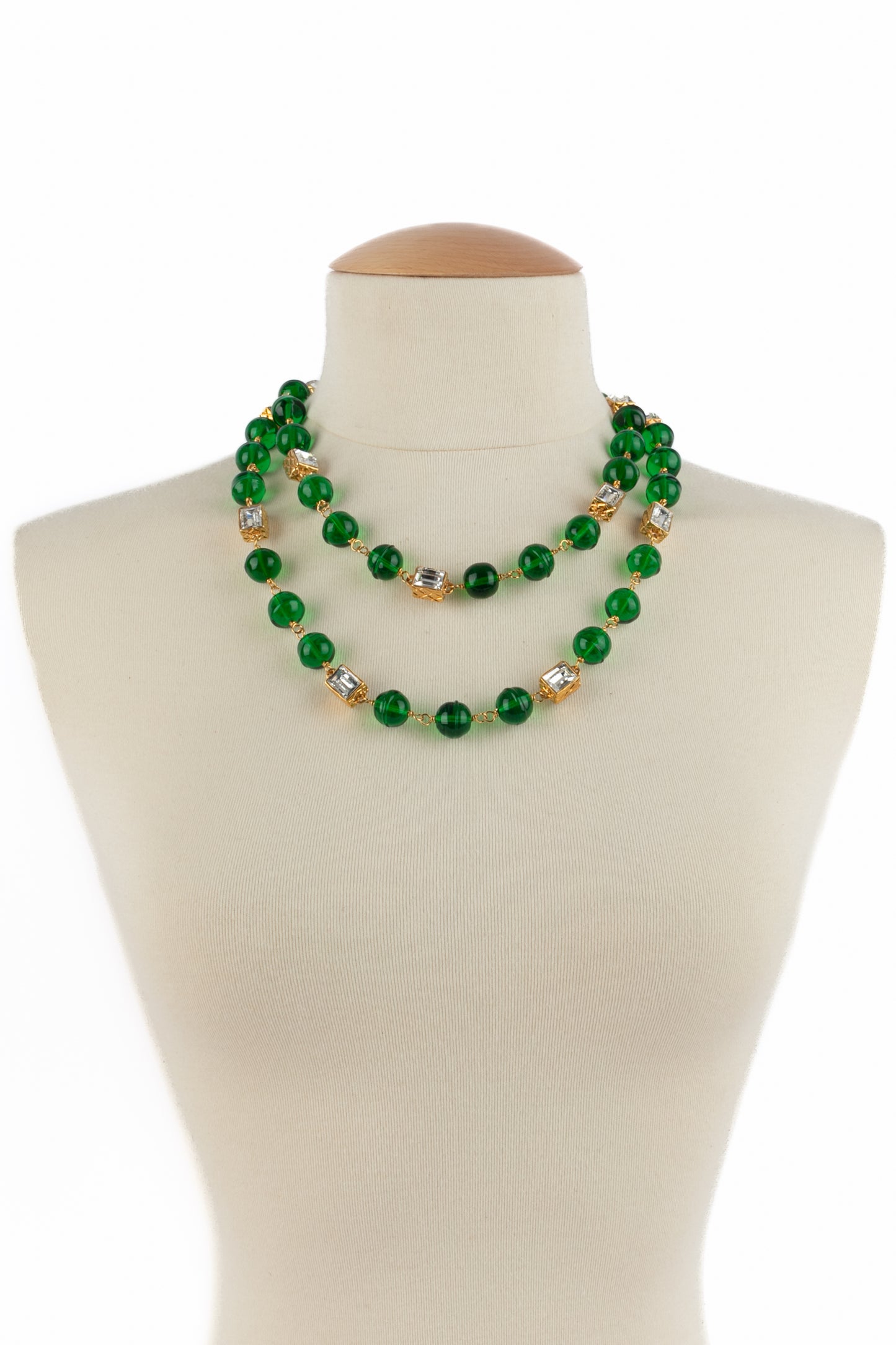 Collier de perles vertes Chanel 