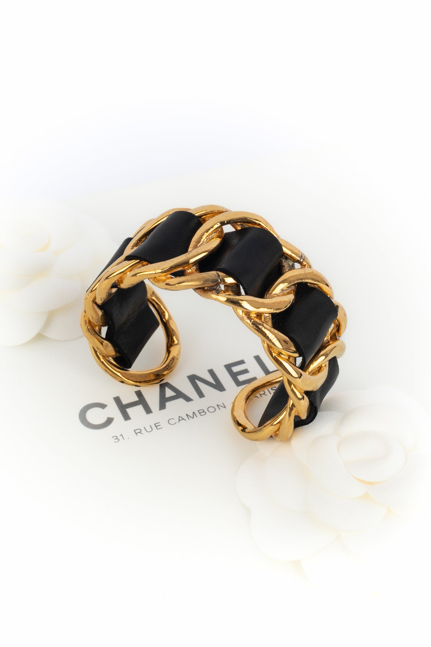 Bracelet en cuir Chanel 