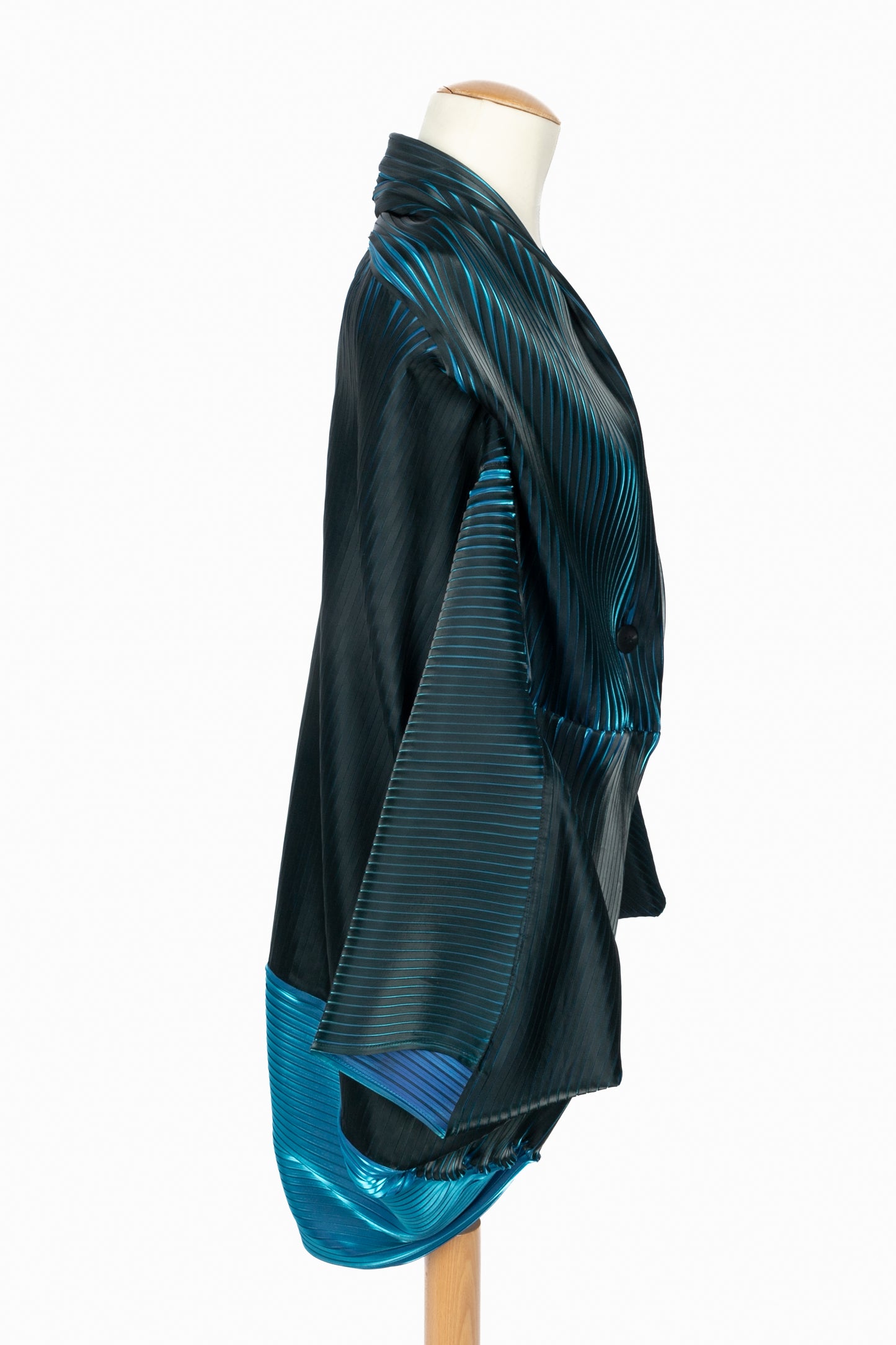 Manteau irisé Issey Miyake 
