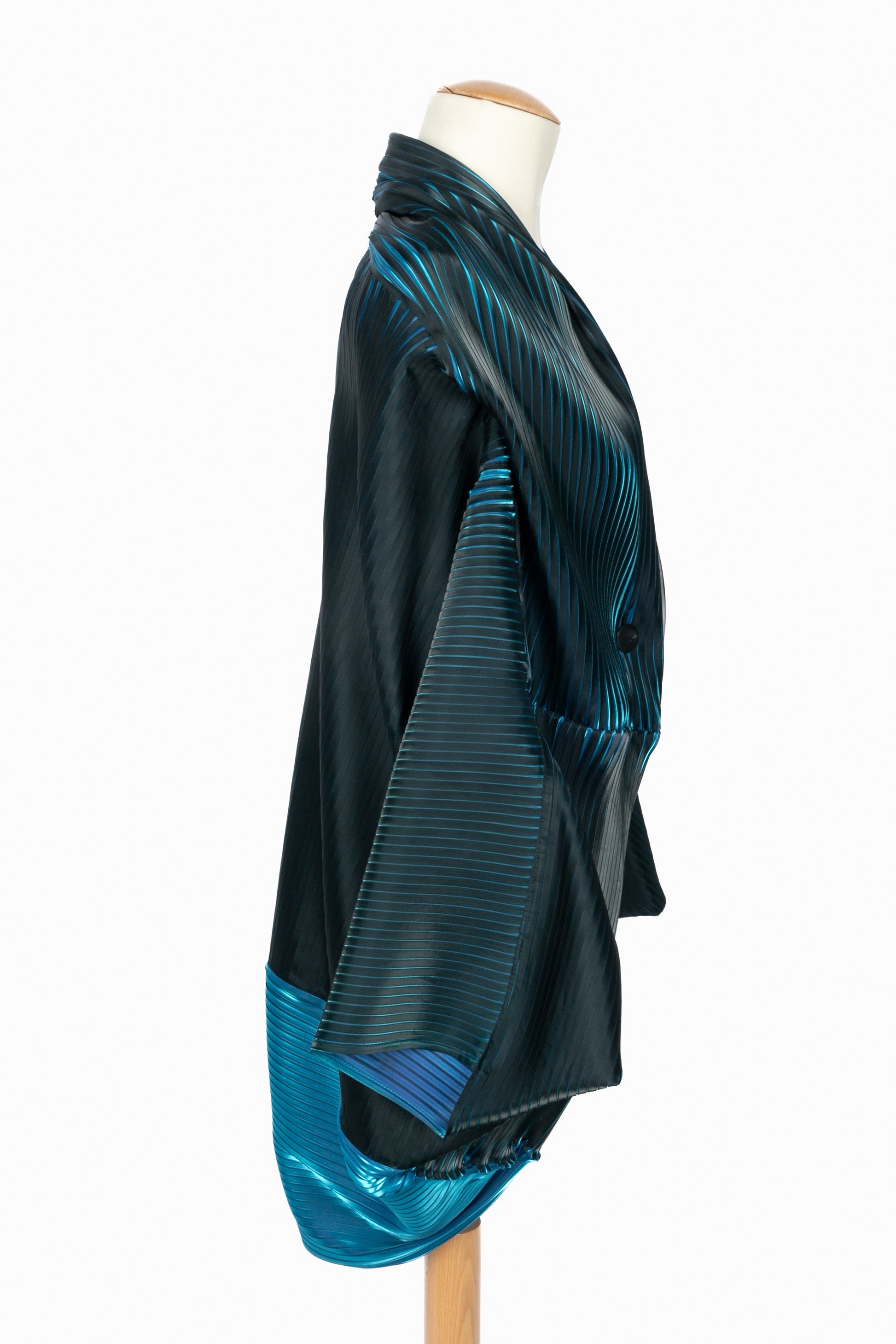 Manteau irisé Issey Miyake 
