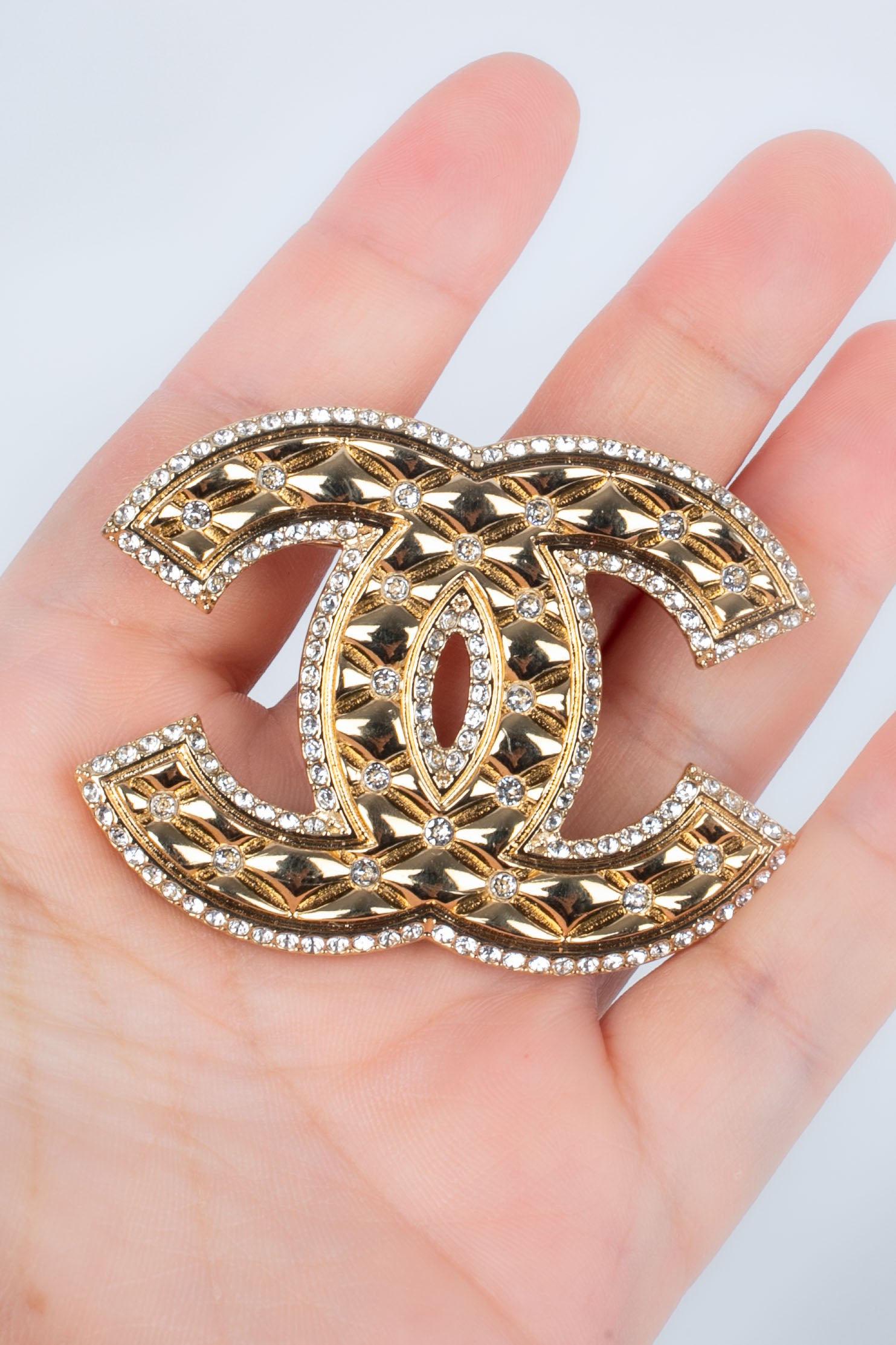 Broche cc Chanel 2023