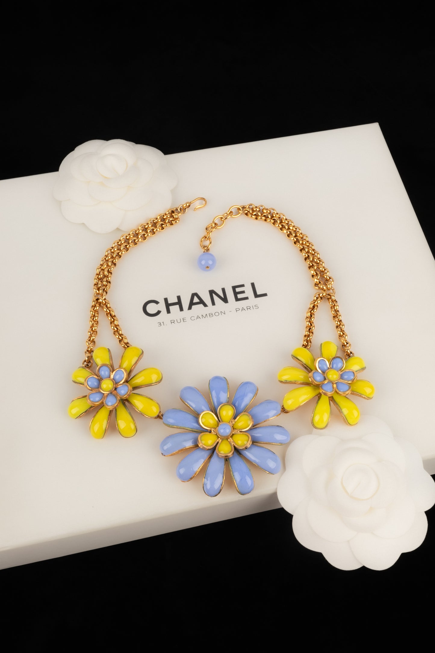 Collier camélia Chanel