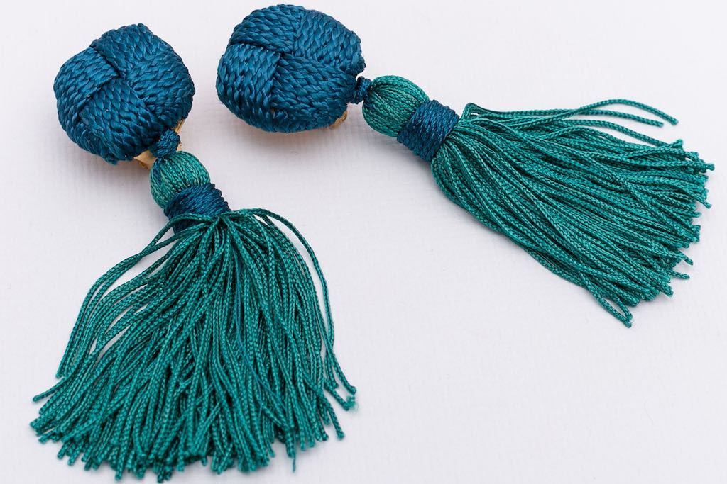 Boucles d'oreilles pompons Yves Saint Laurent