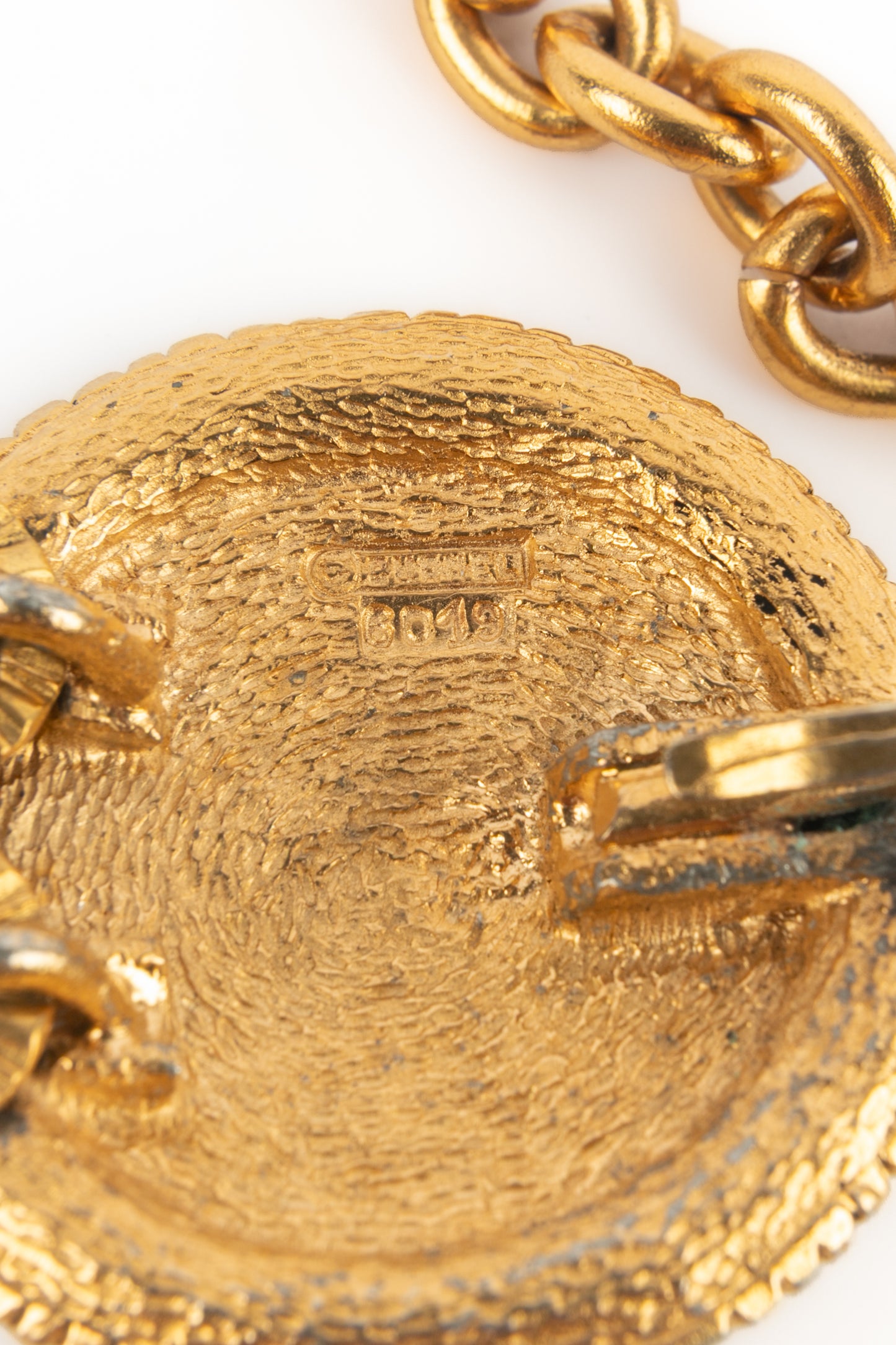 Ceinture dorée Chanel