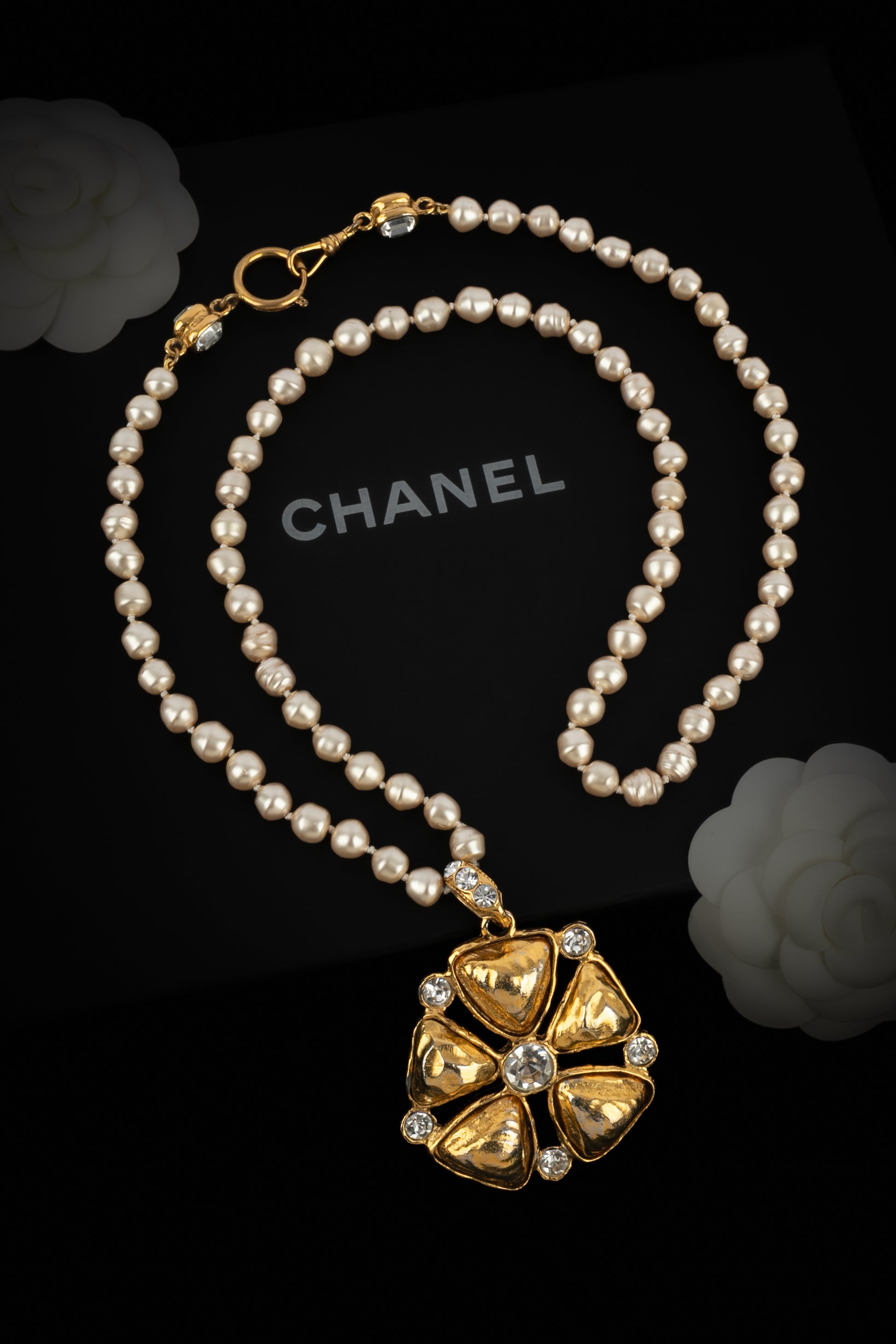 Collier pendentif Chanel 1985-1990