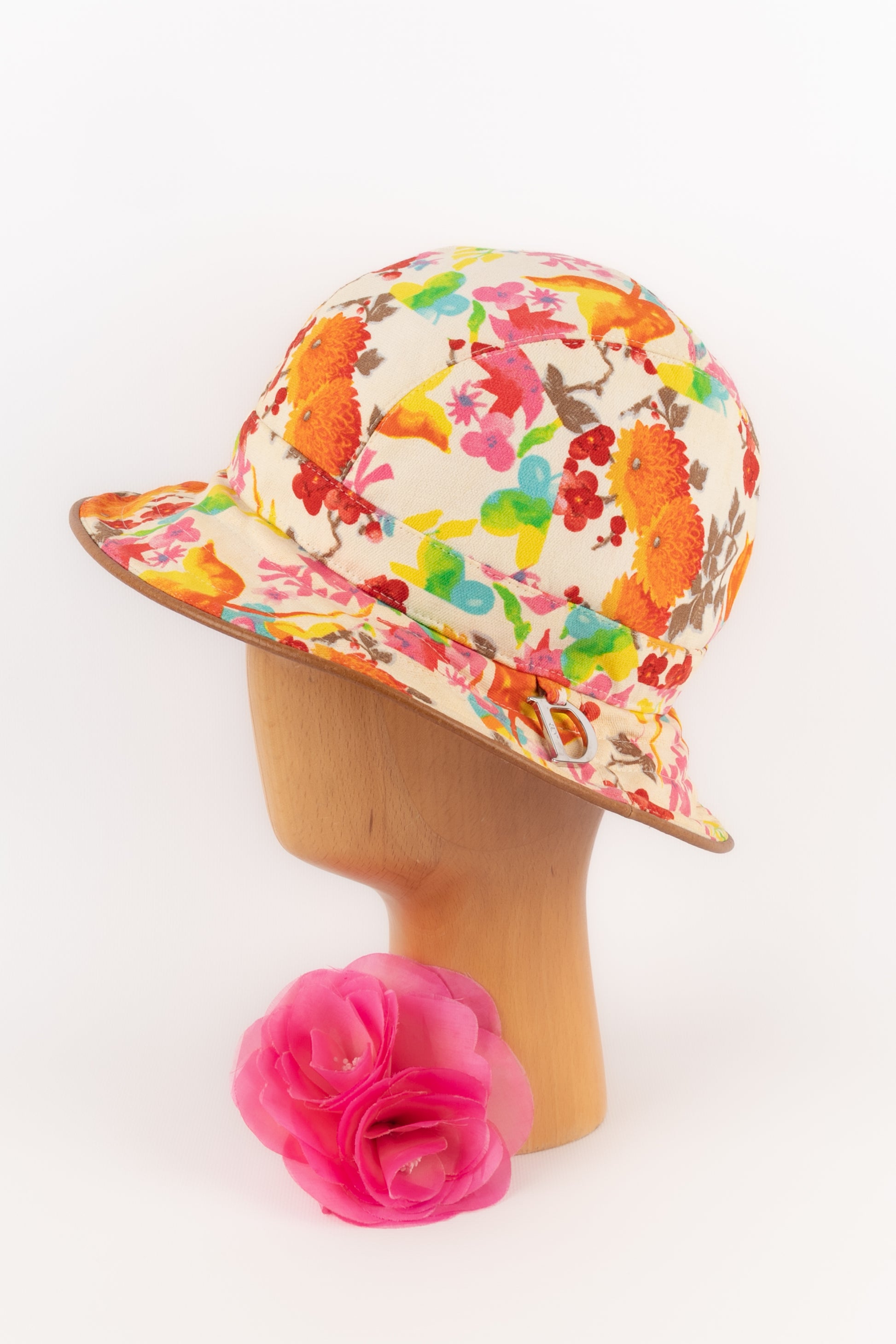 Chapeau fleuri Dior