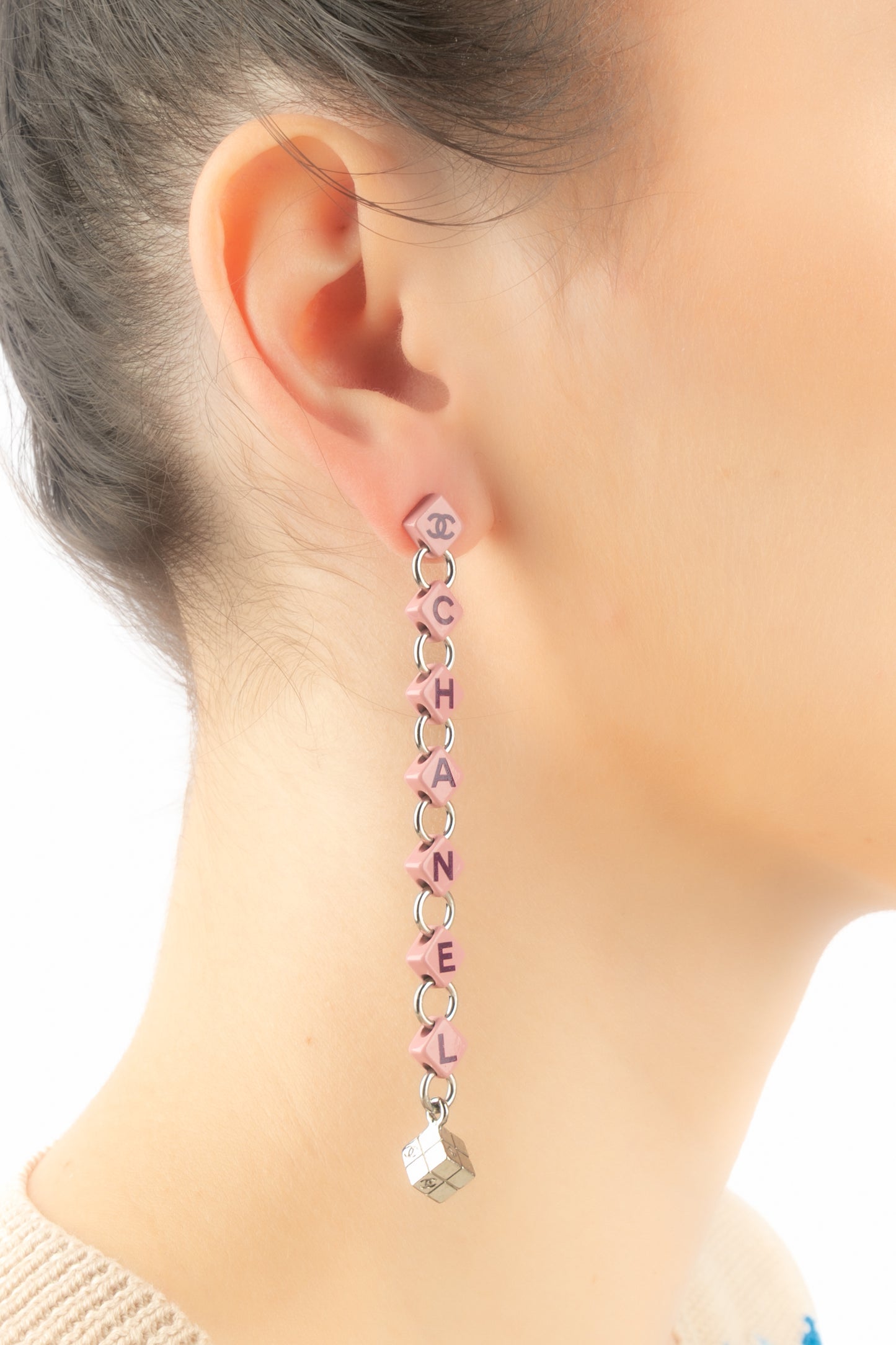 Boucles d'oreilles roses Chanel 2004