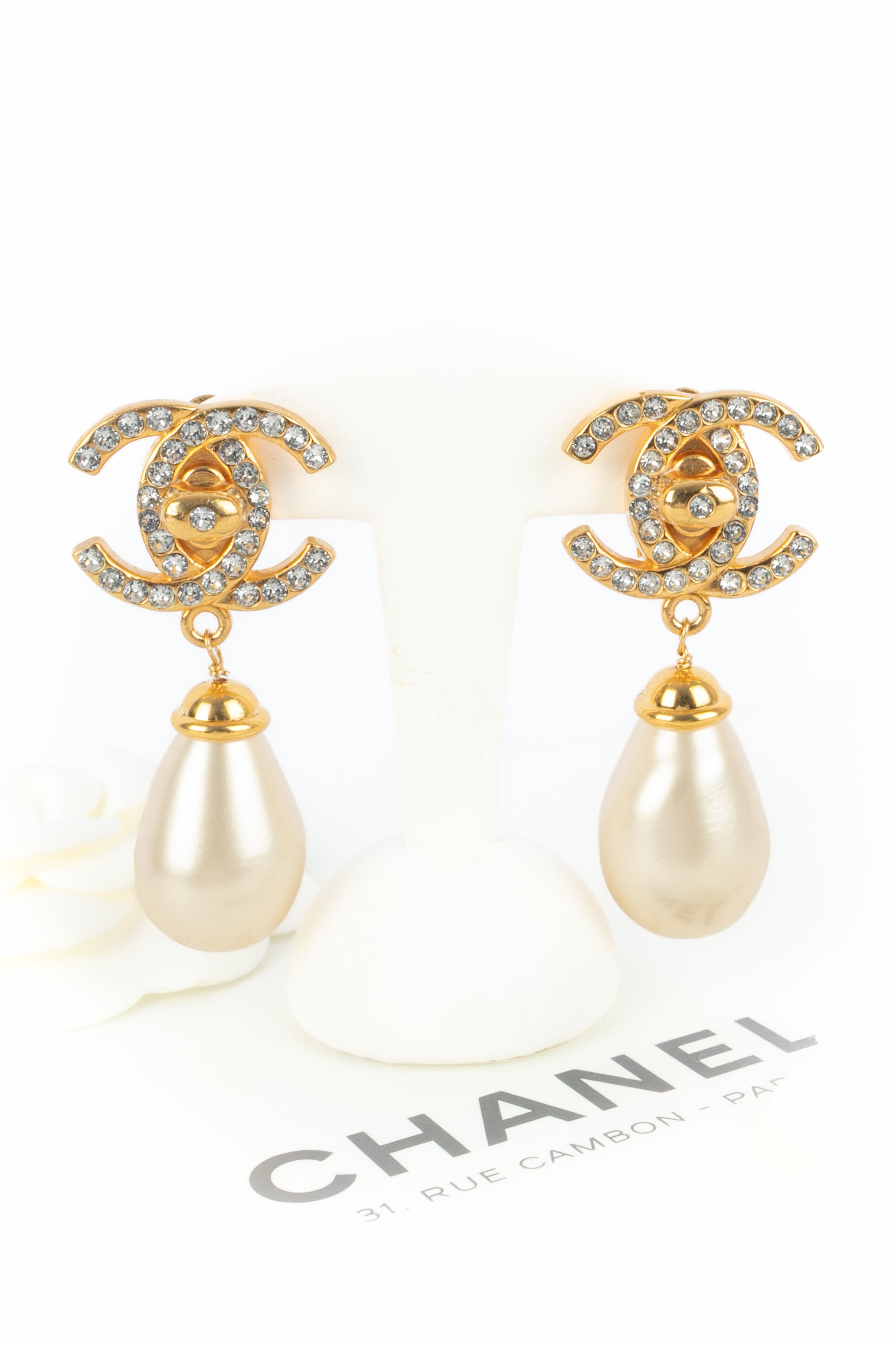 Boucles d'oreilles tourniquet Chanel 1996