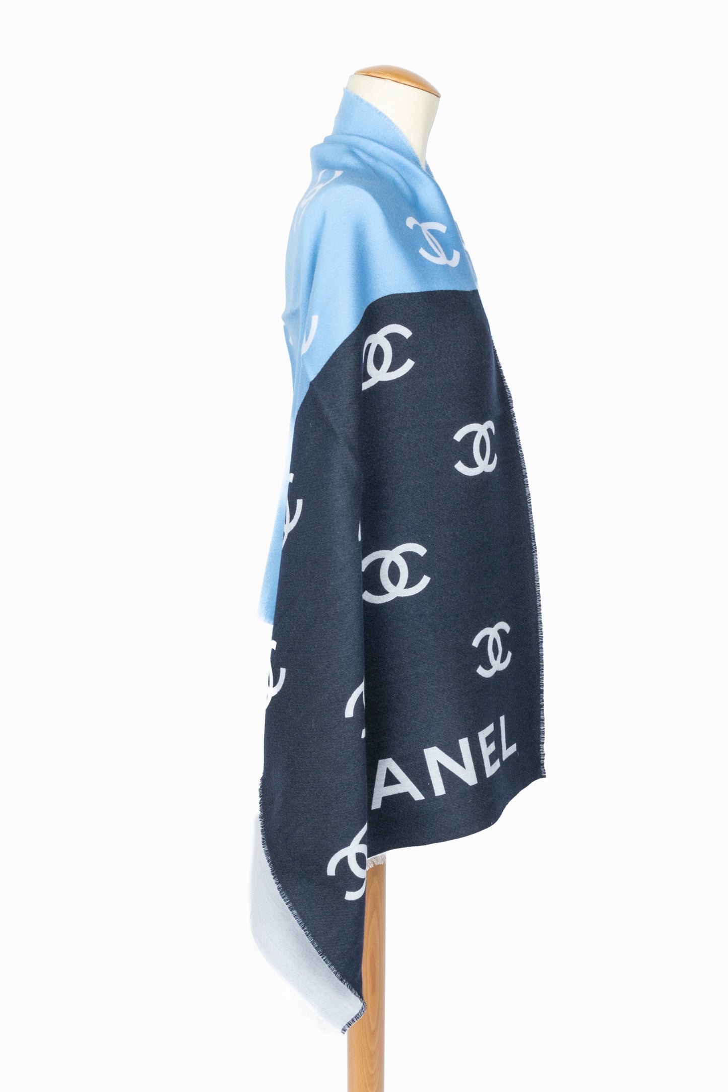 Écharpe tricolore Chanel