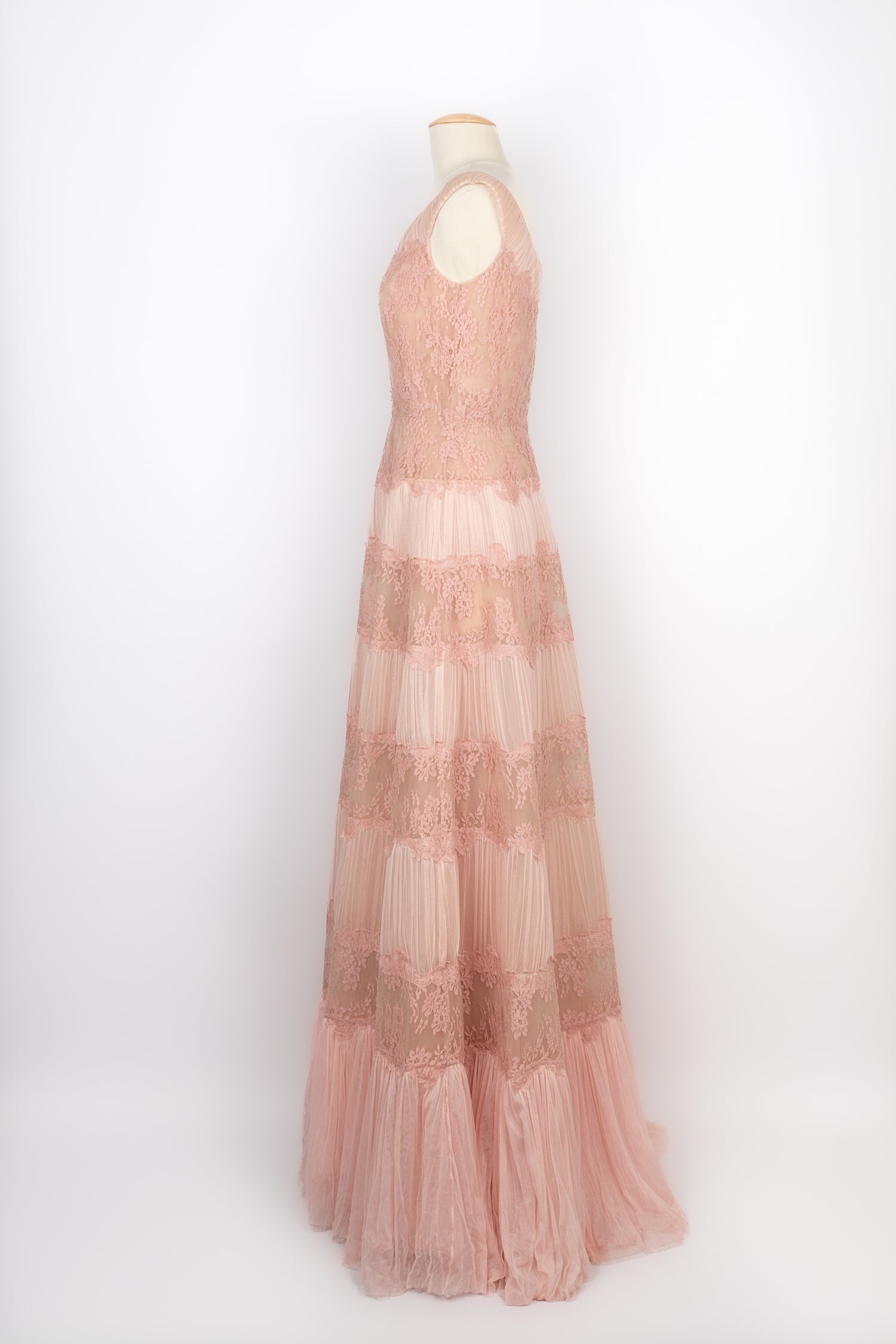 Robe rose en dentelle Valentino