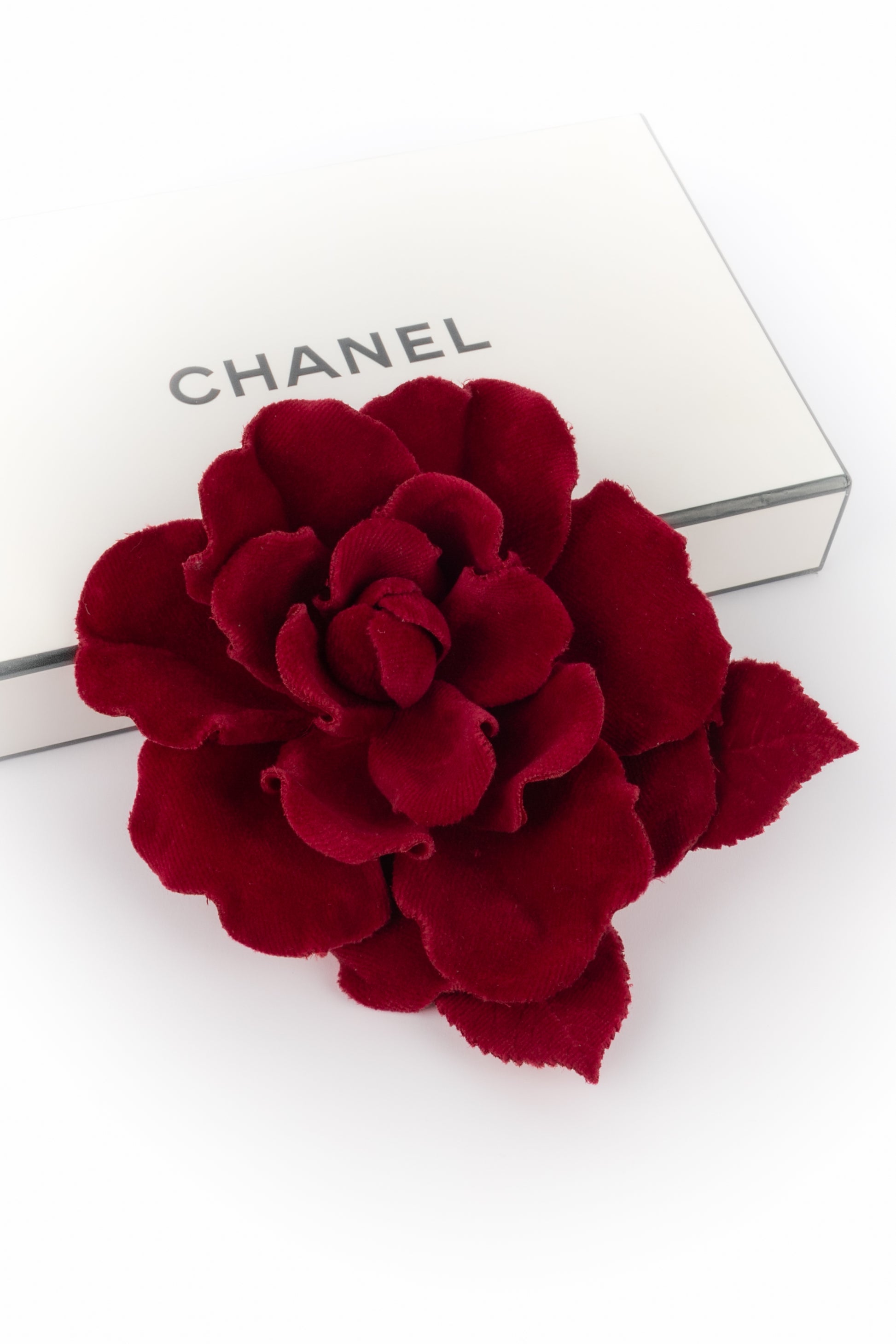 Broche camélia Chanel 