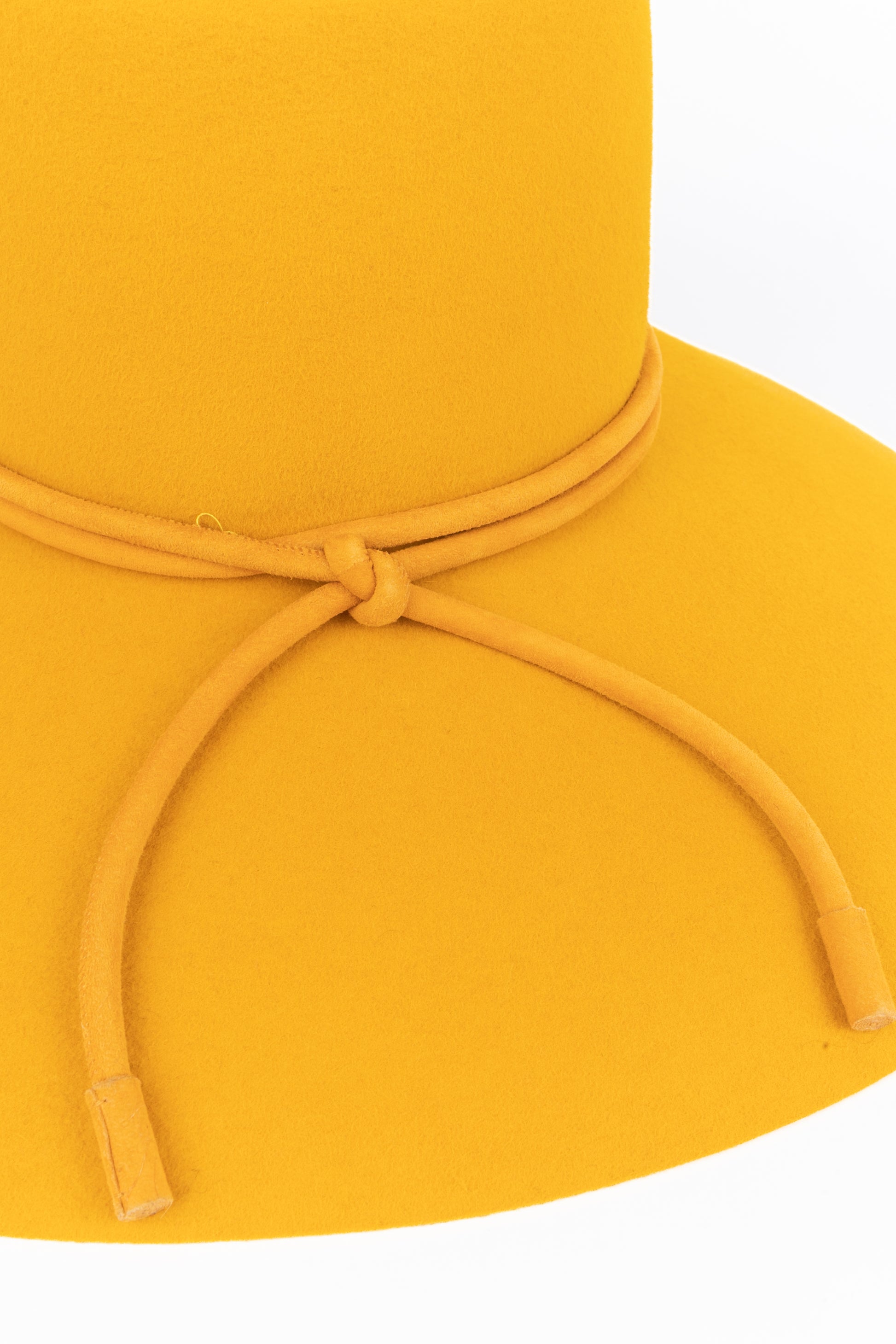 Chapeau en feutre jaune Hermès 