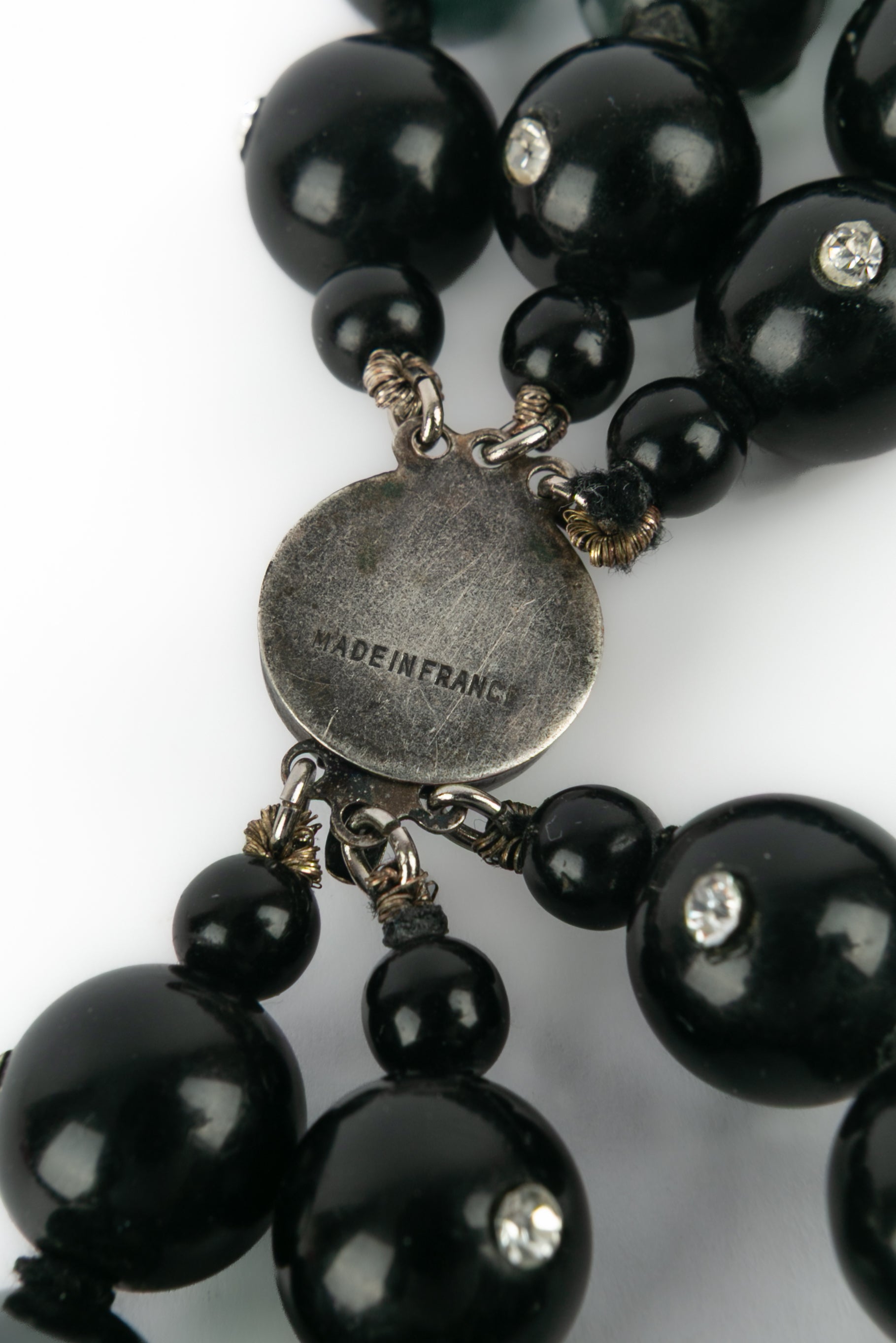 Collier de perles bakelite noire