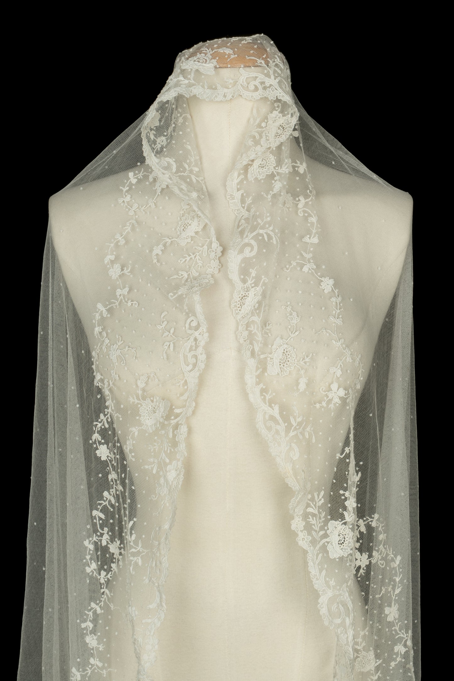 Voile de mariée brodé en dentelle