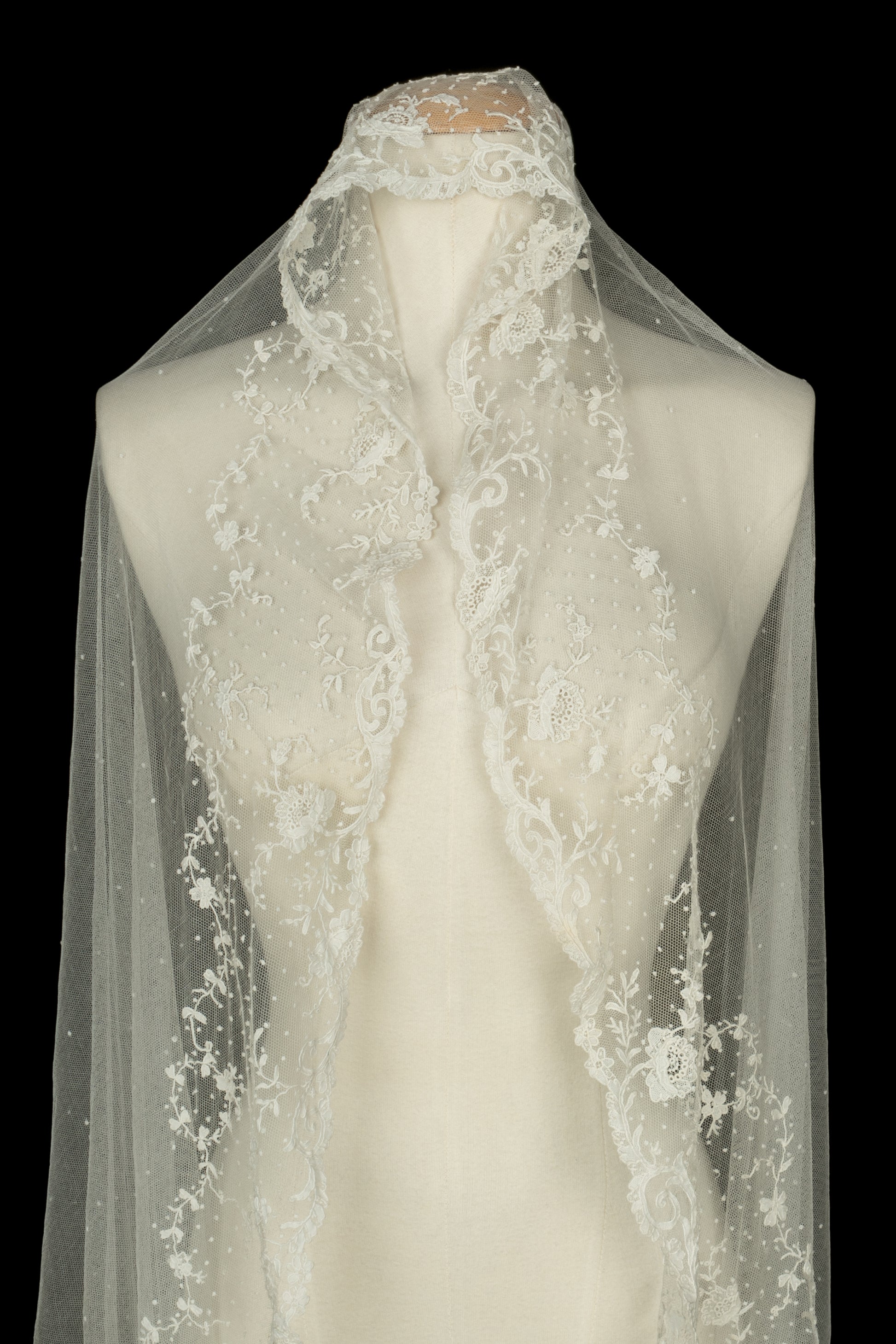 Voile de mariée brodé en dentelle