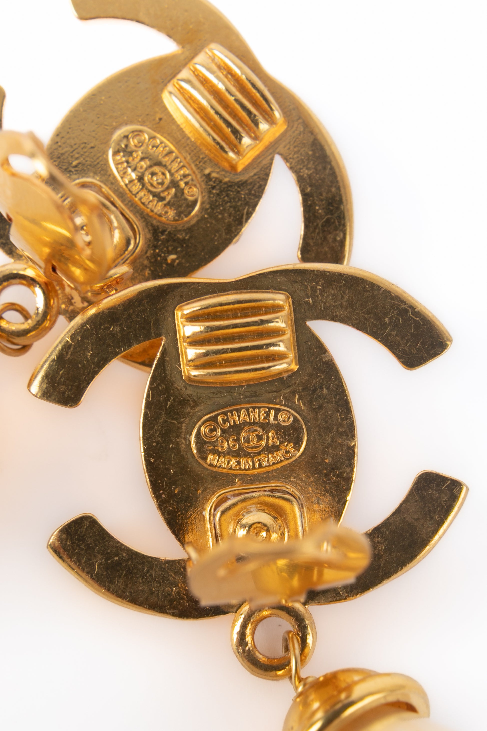 Boucles d'oreilles tourniquet Chanel 1996
