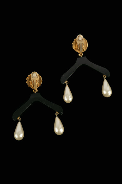 Boucles d'oreilles "cintres" Chanel Haute Couture 