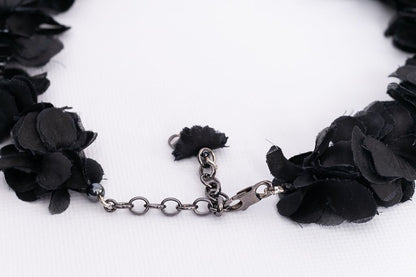 Collier de fleurs noires Dior