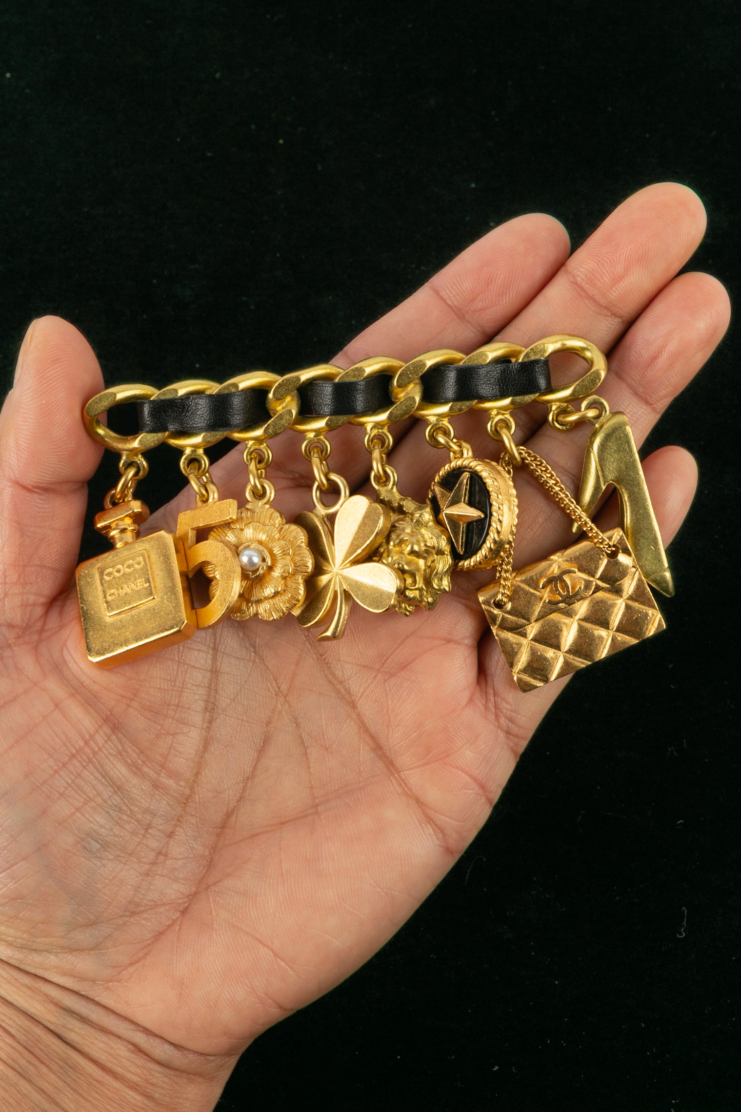 Broche breloques Chanel été 1995