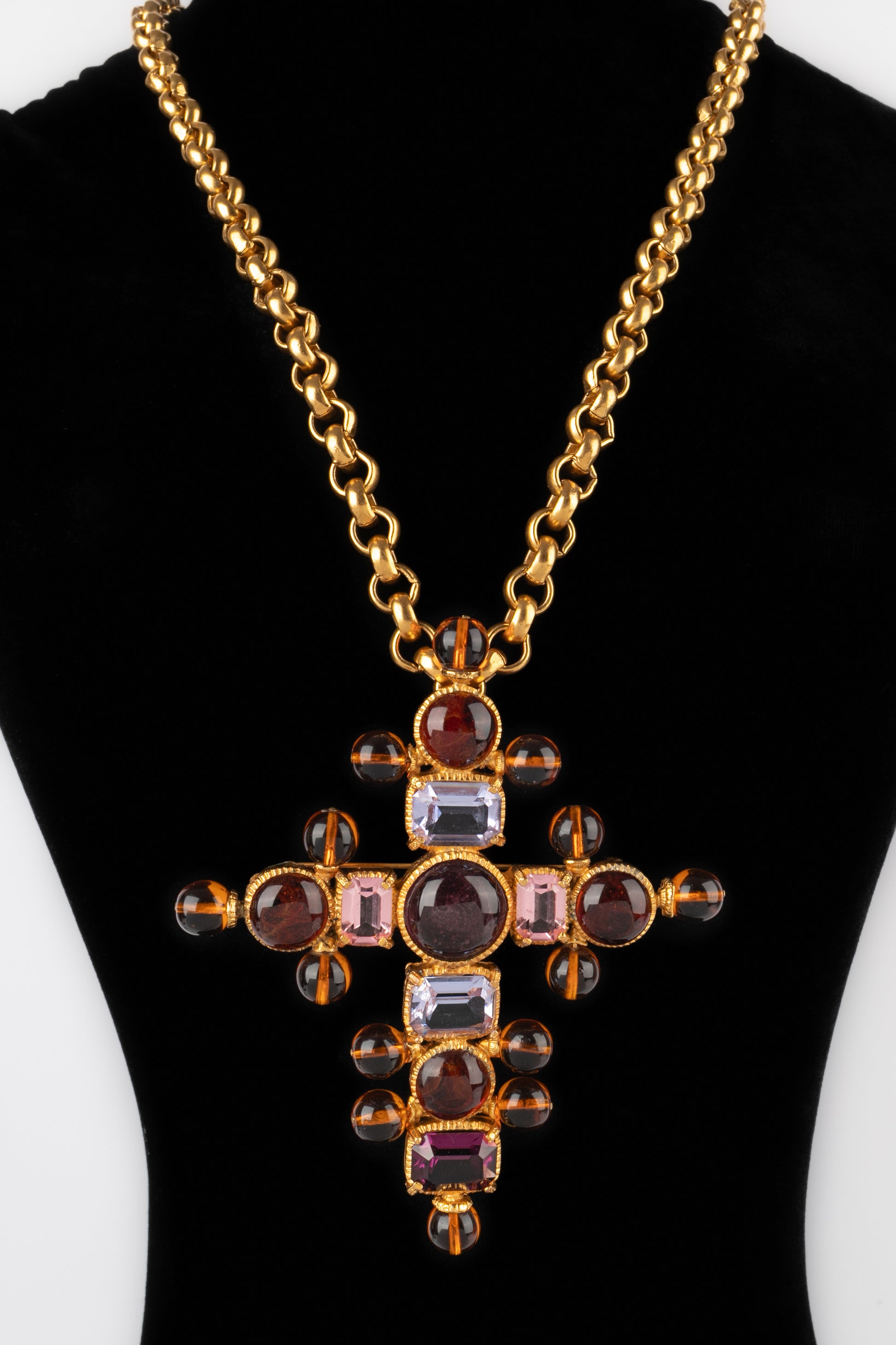 Fabuleux collier croix Chanel