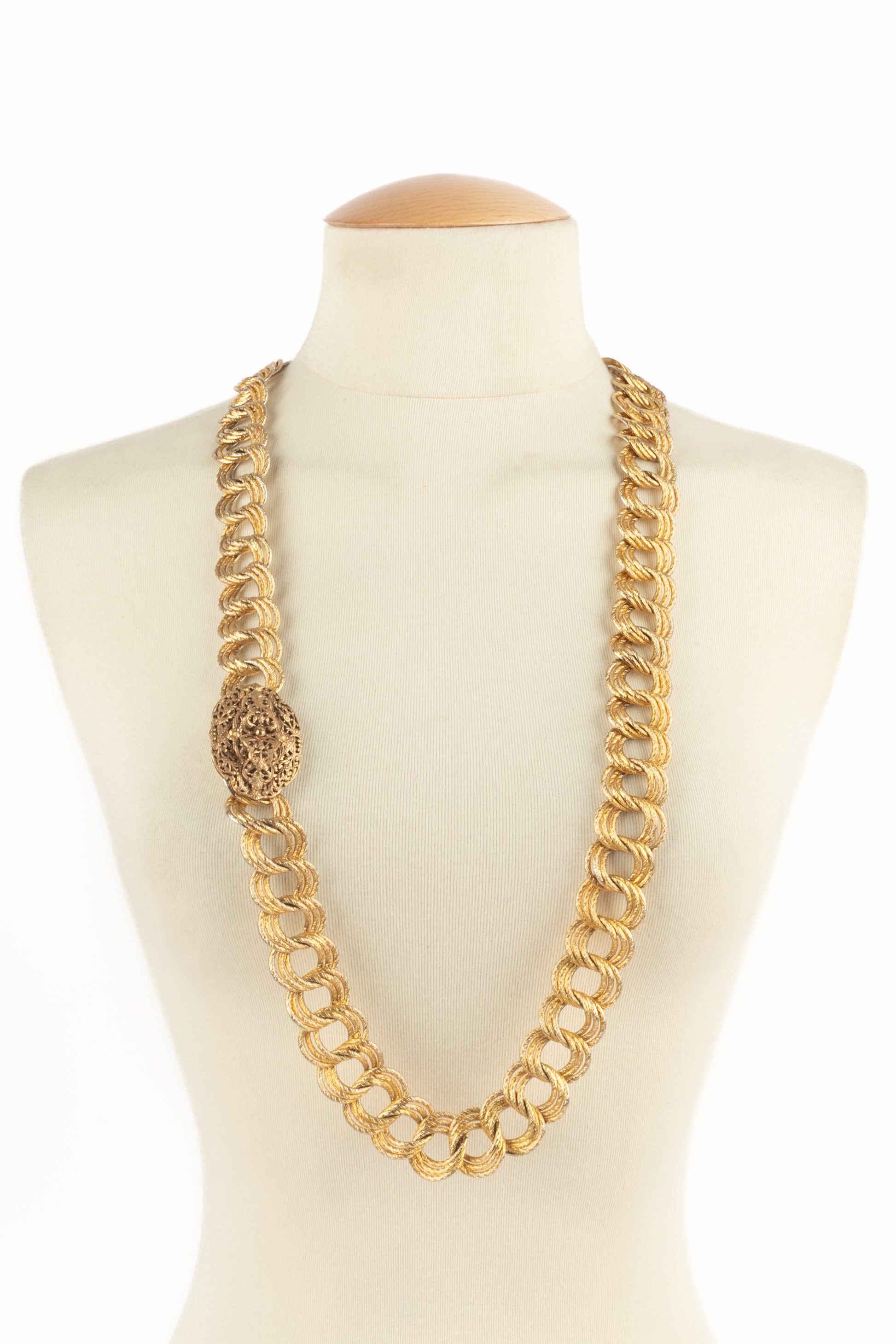 Ceinture dorée Chanel