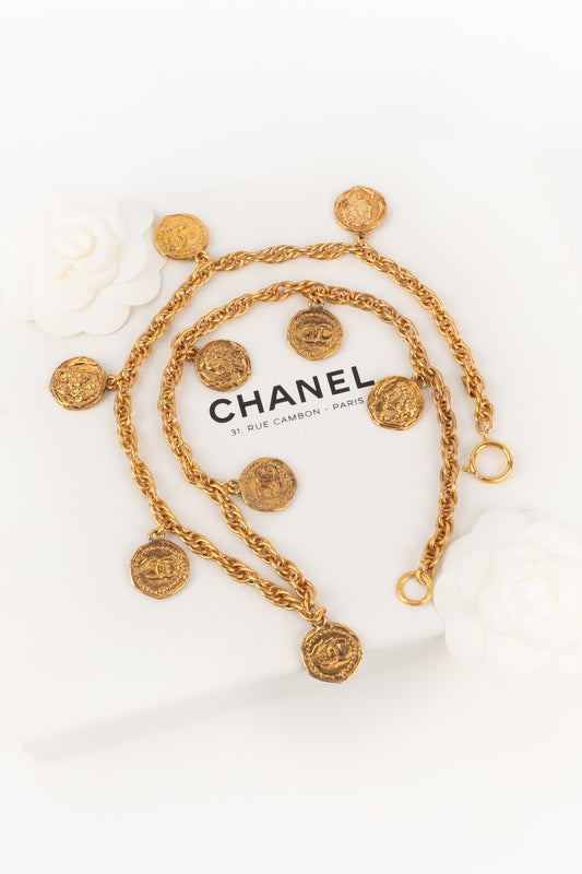 Collier doré Chanel