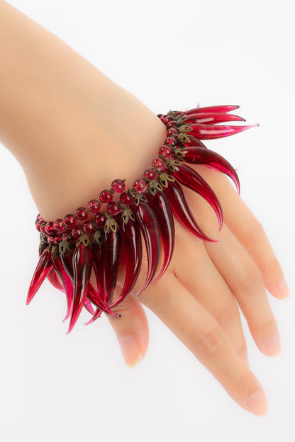 Collier en pâte de verre rouge.