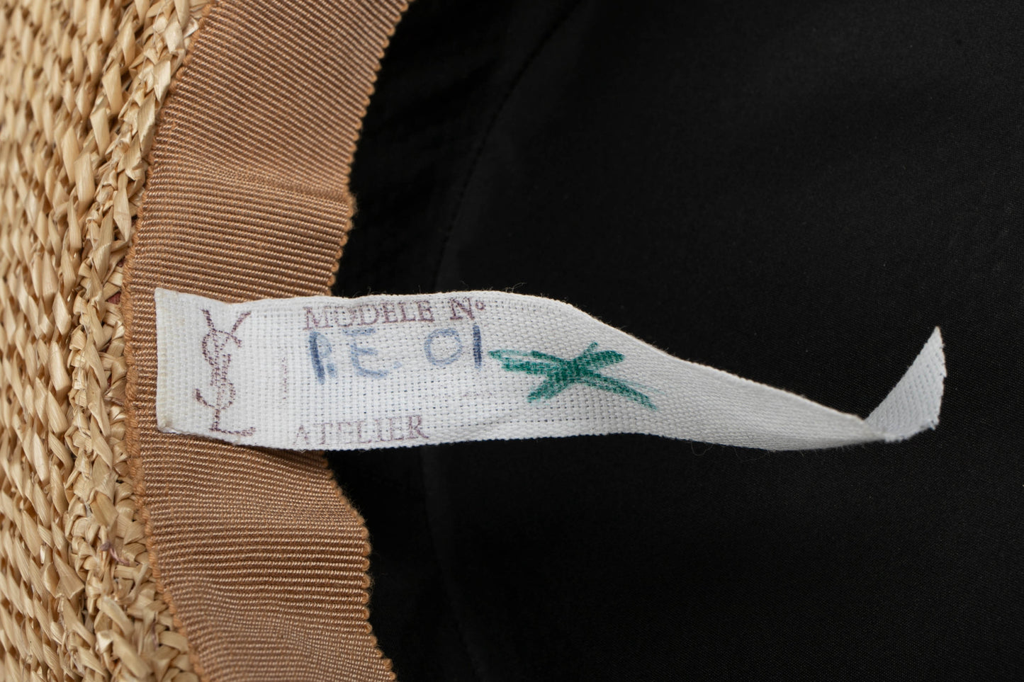 Chapeau Yves Saint Laurent Haute Couture Printemps 1983