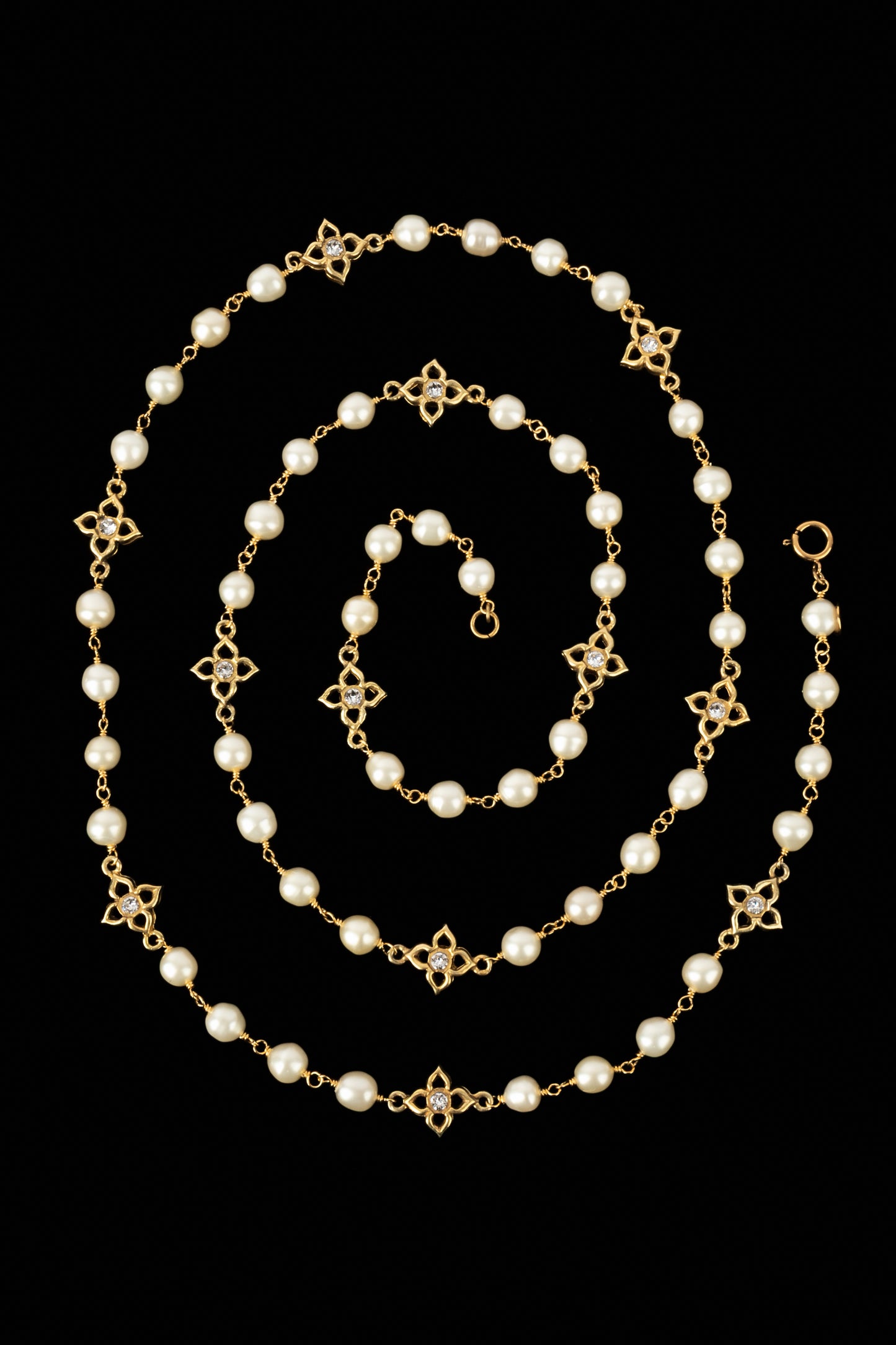 Collier de perles nacrées Chanel