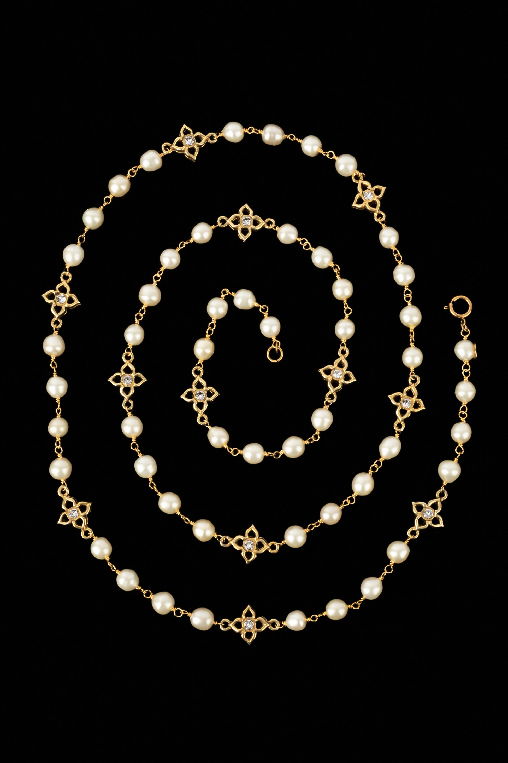 Collier de perles nacrées Chanel