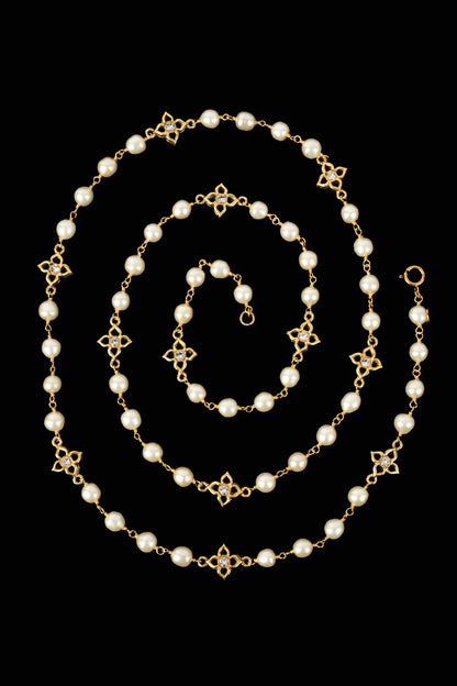 Collier de perles nacrées Chanel