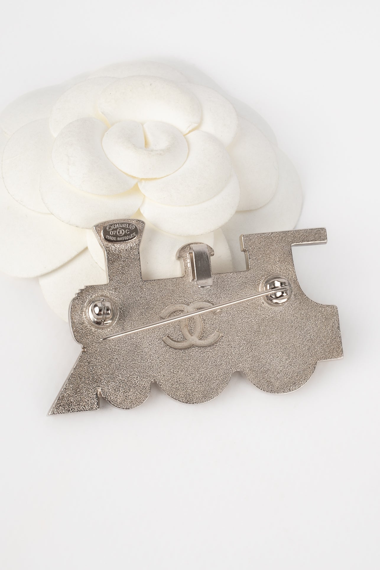 Broche locomotive Chanel 