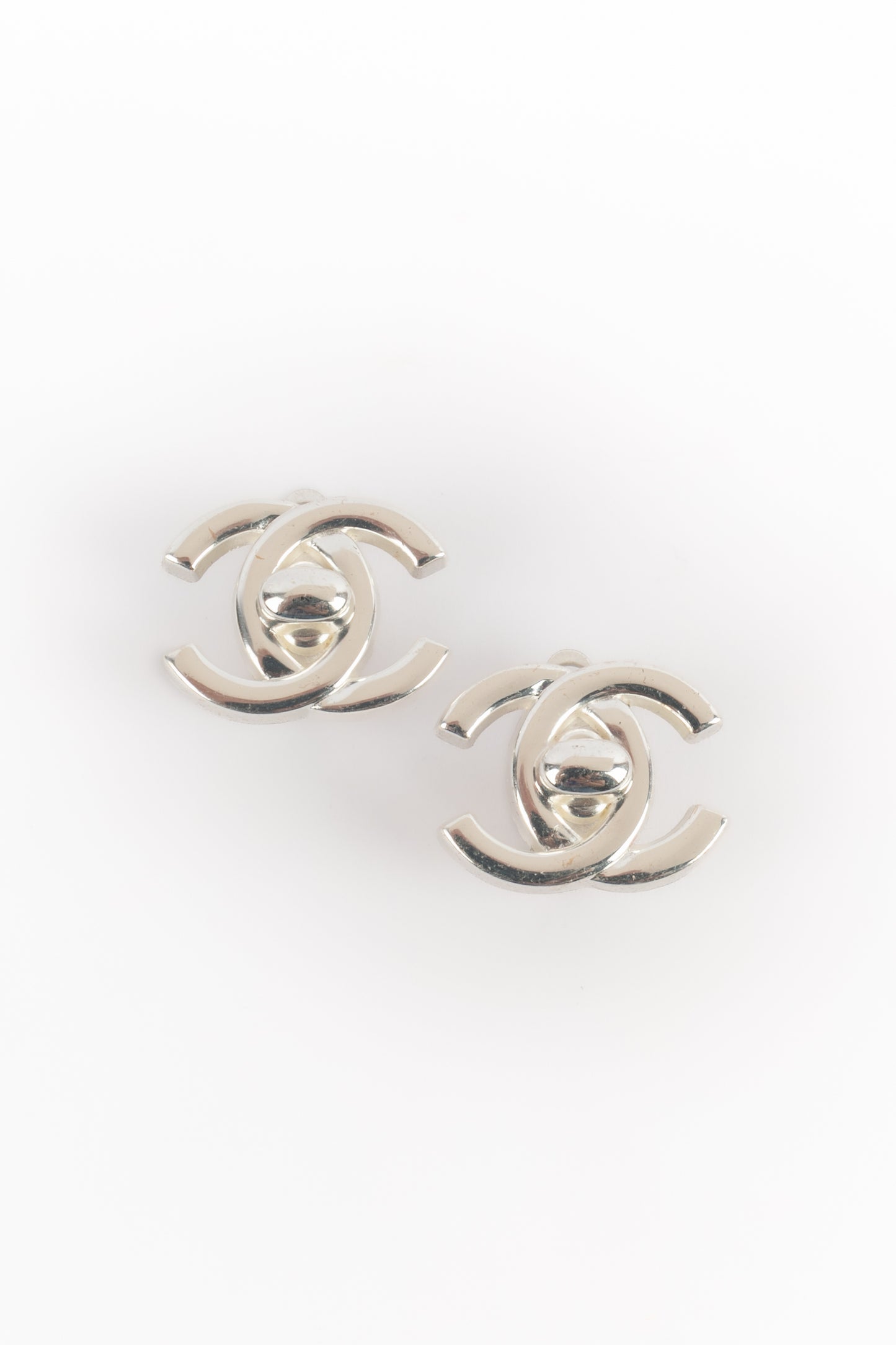 Boucles d'oreilles Turnlock Chanel Hiver 1997