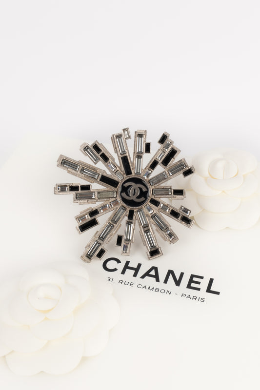 Broche argentée Chanel