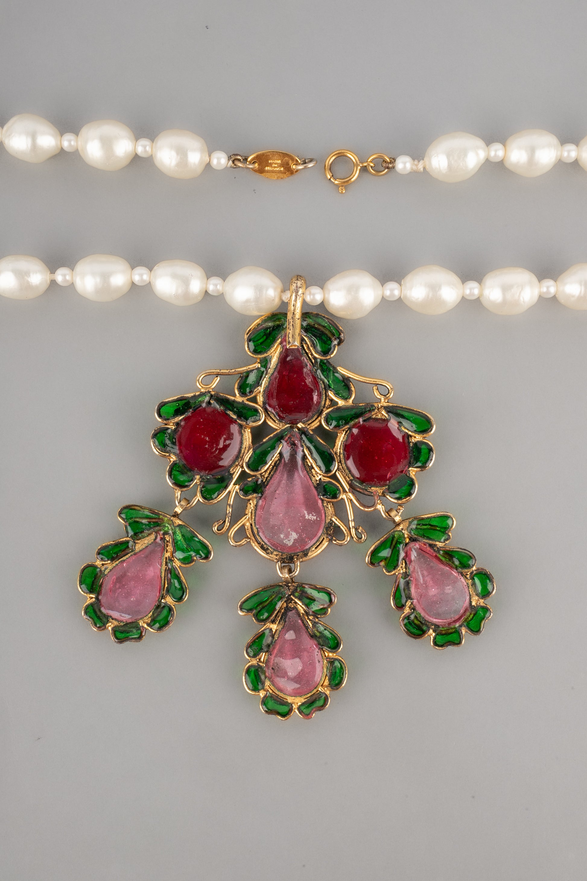 Collier en pâte de verre Chanel