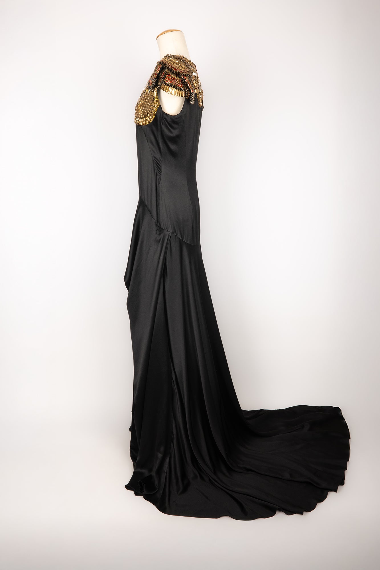 Alexander McQueen dress 2011 – Les Merveilles De Babellou Alexander McQueen dress 2011 – Les Merveilles De Babellou