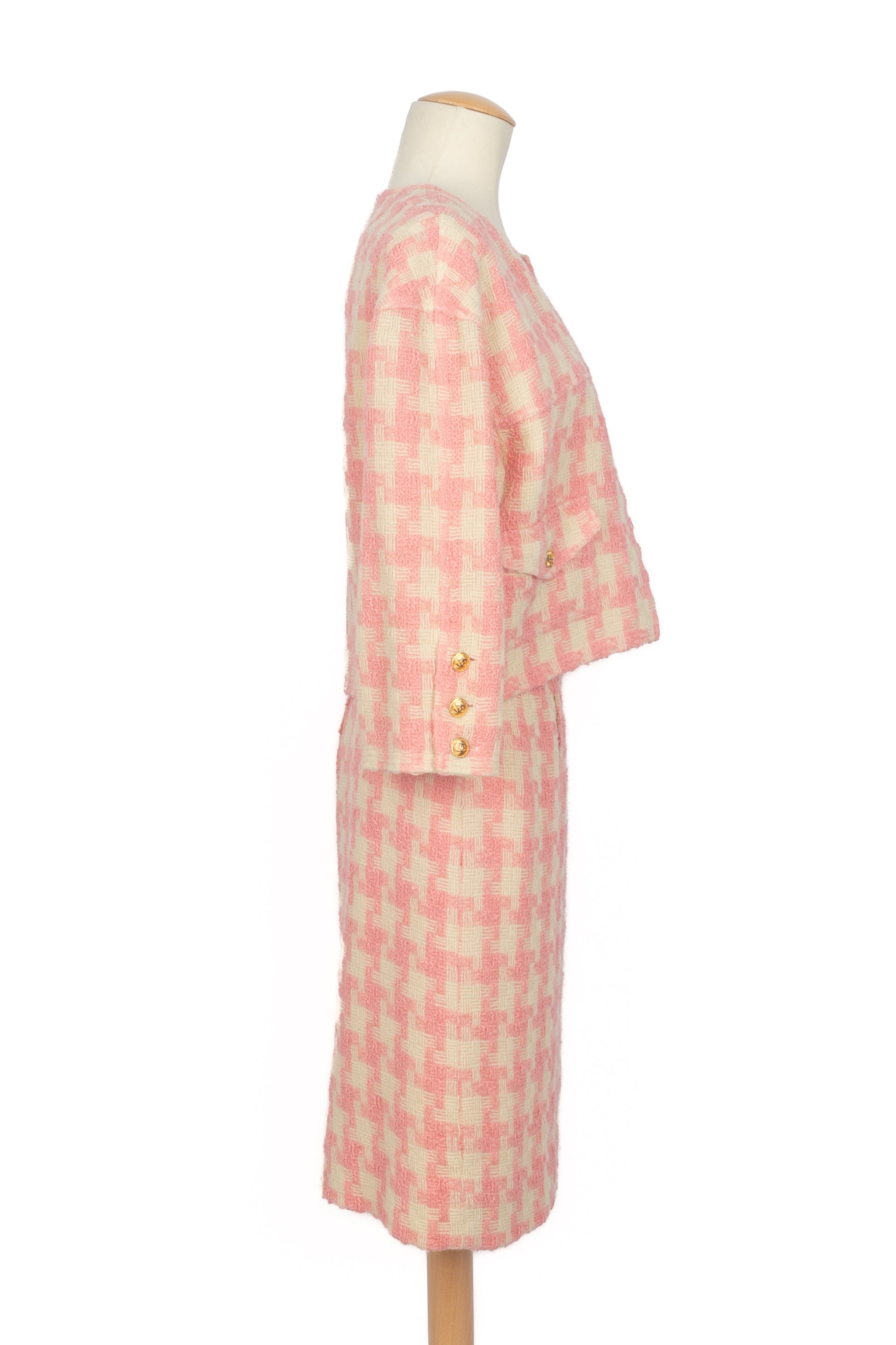 Tailleur rose Chanel 1990's