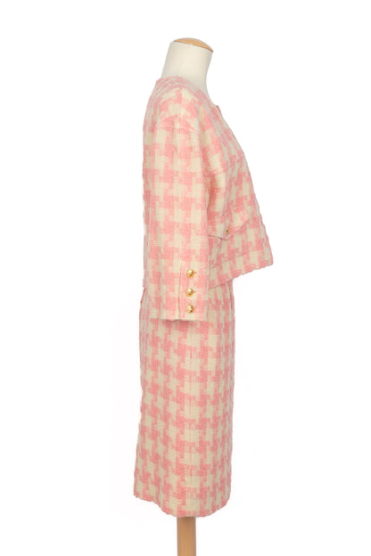 Tailleur rose Chanel 1990's