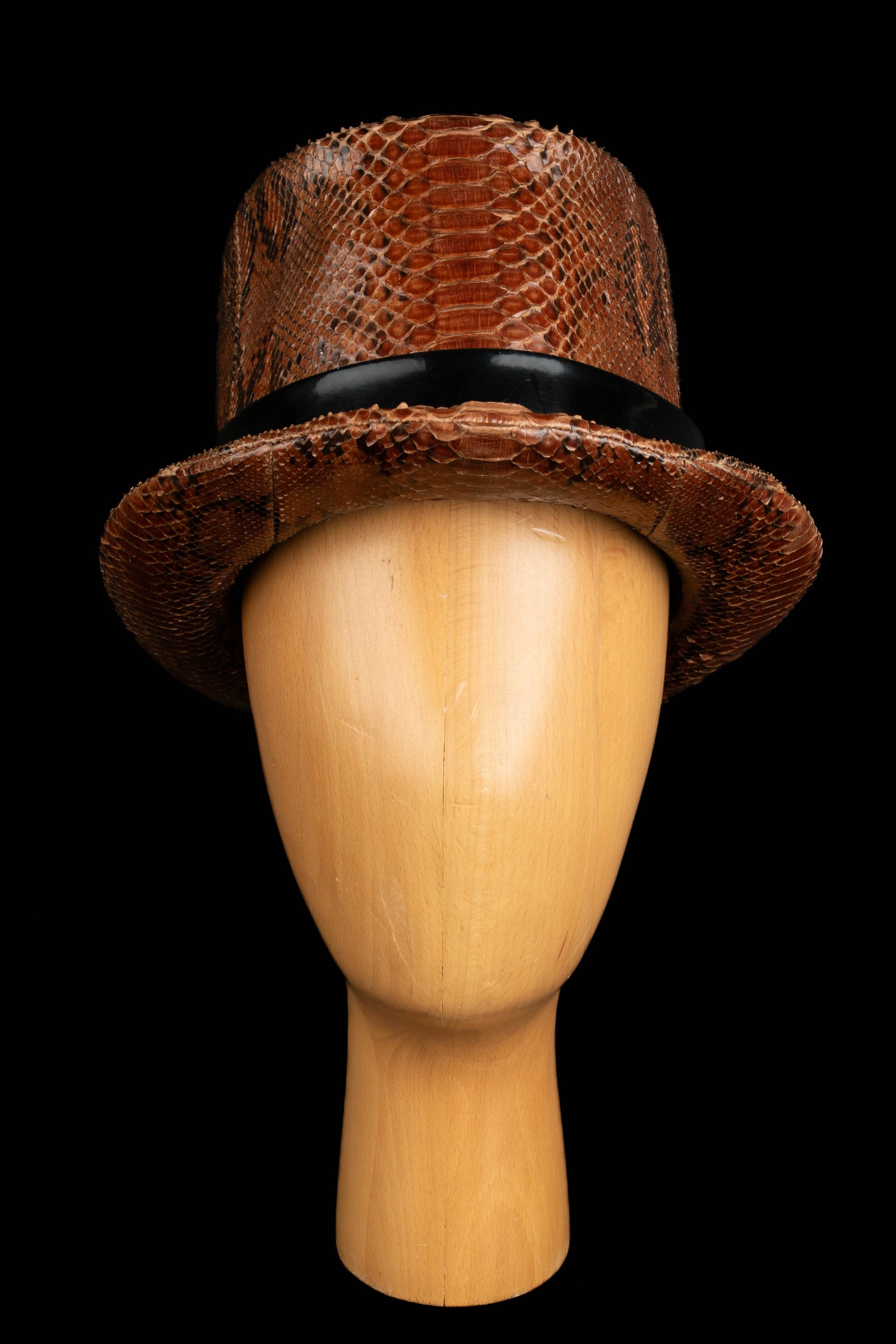 Chapeau en serpent Yves Saint Laurent Haute Couture