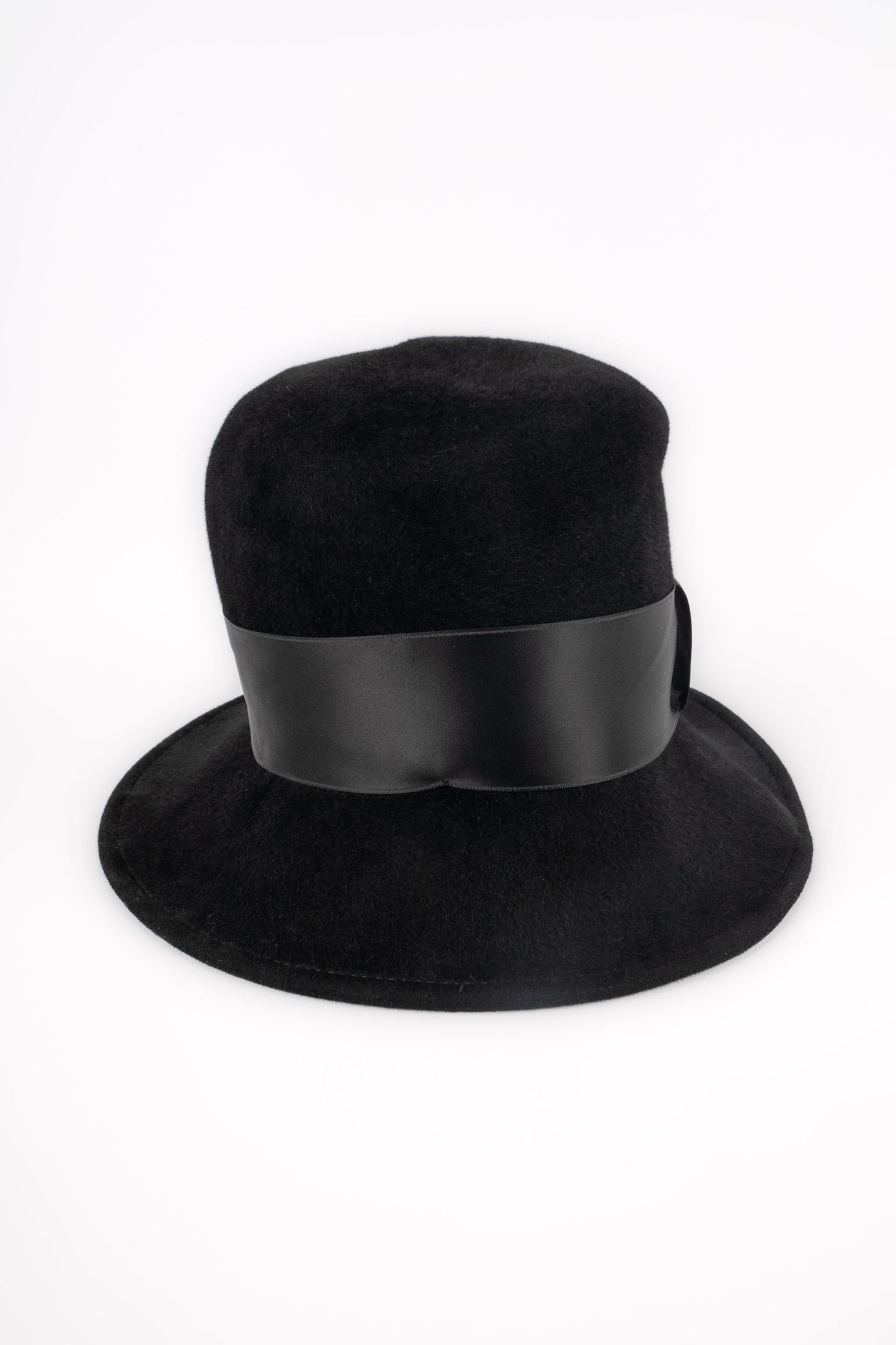 Chapeau noir Christian Lacroix