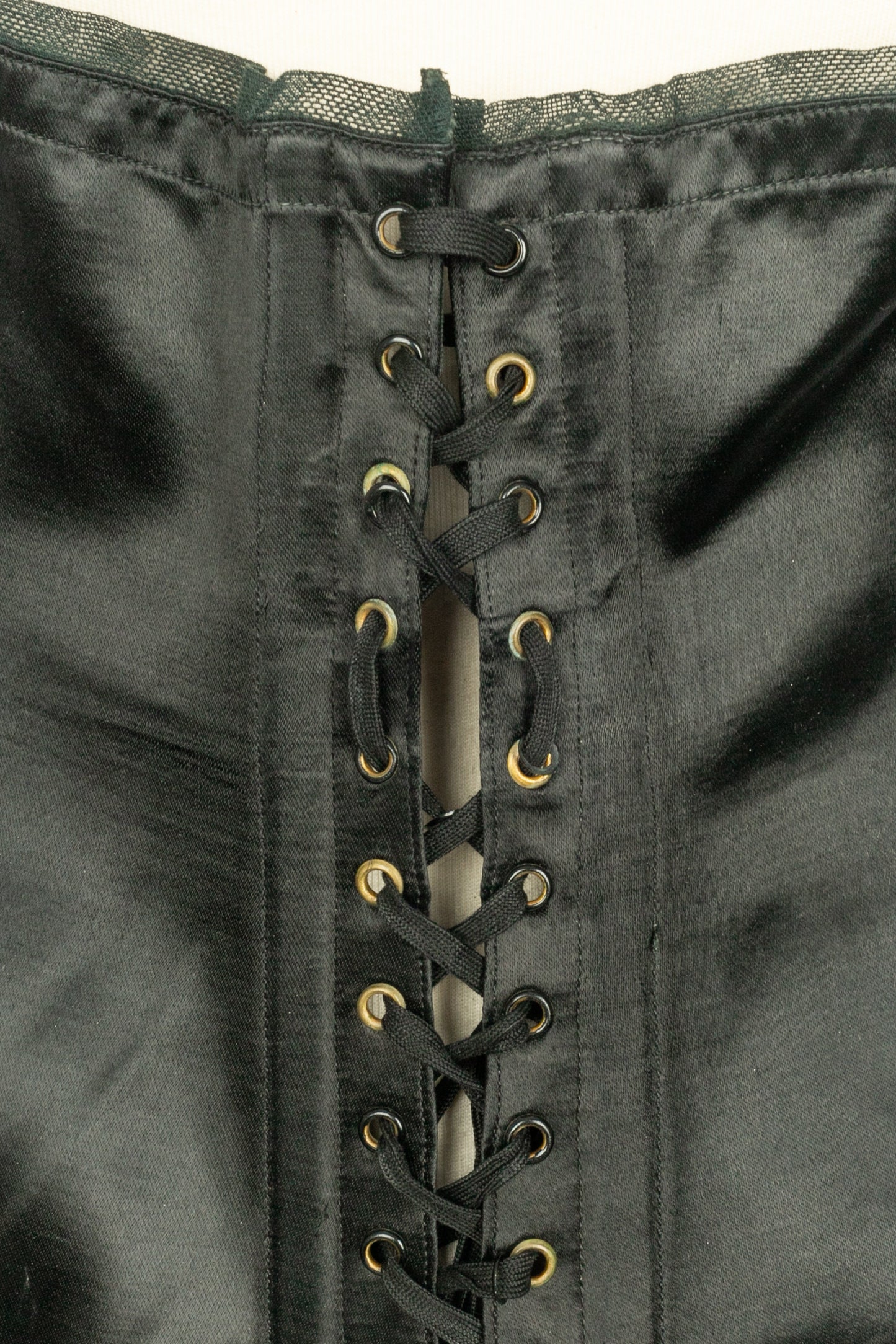 Porte jarretelle en satin noir