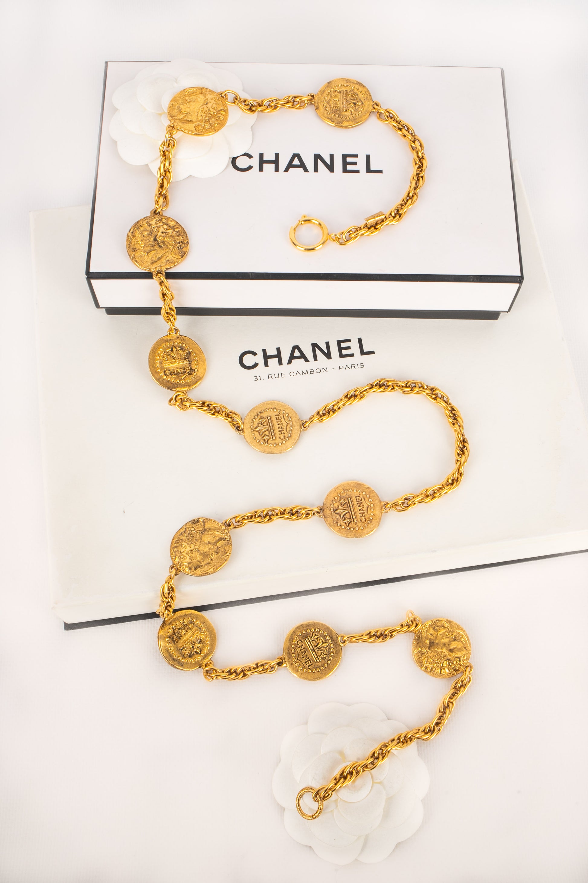 Collier médailles Chanel