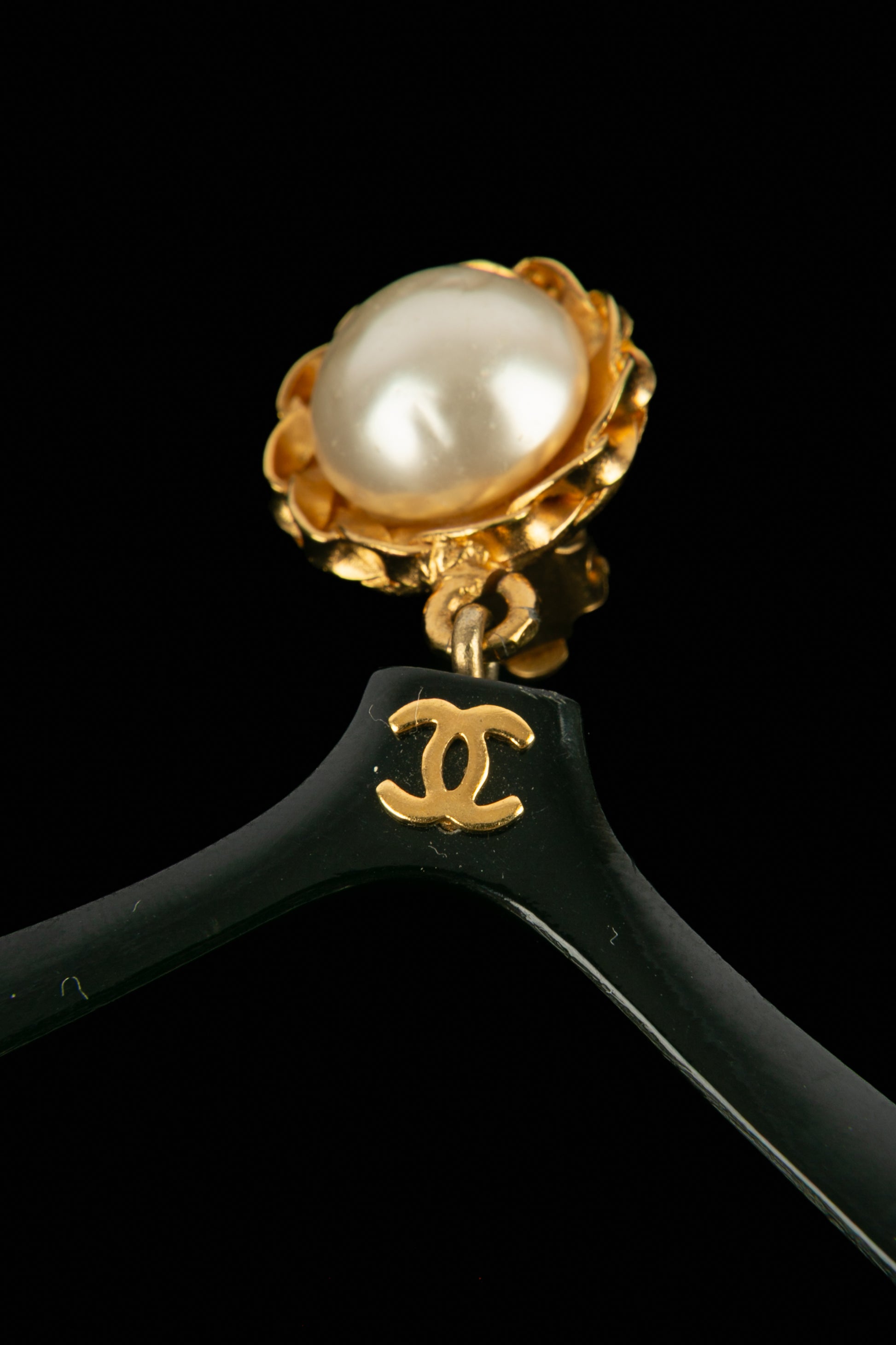 Boucles d'oreilles "cintres" Chanel Haute Couture 