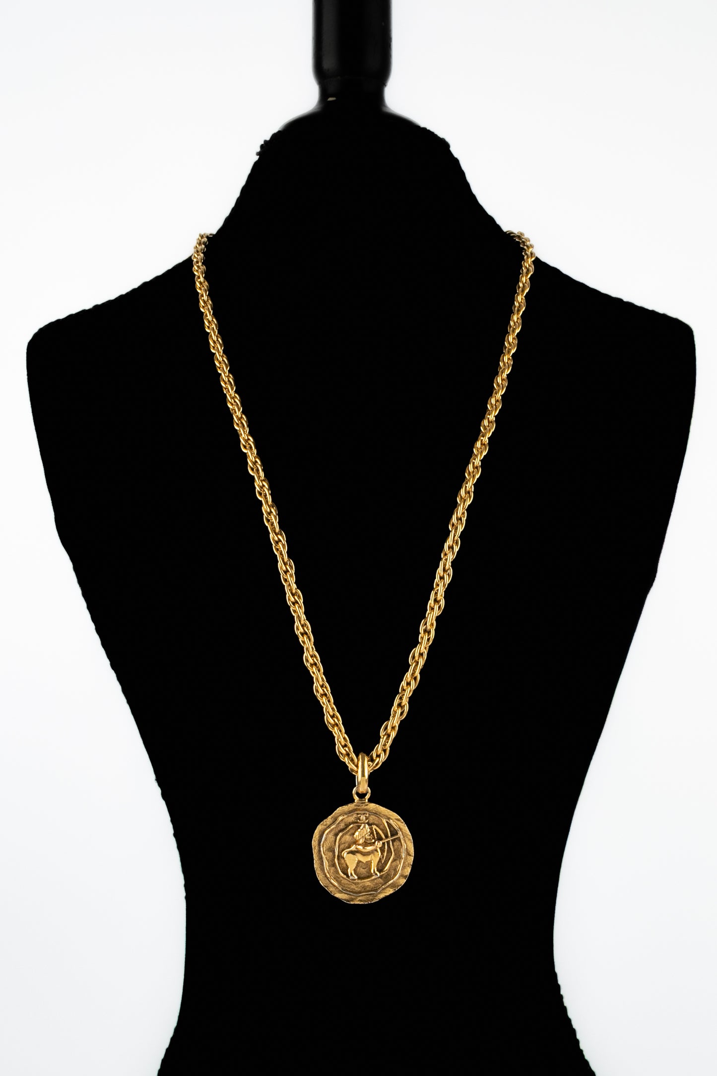 Collier médaillon Chanel