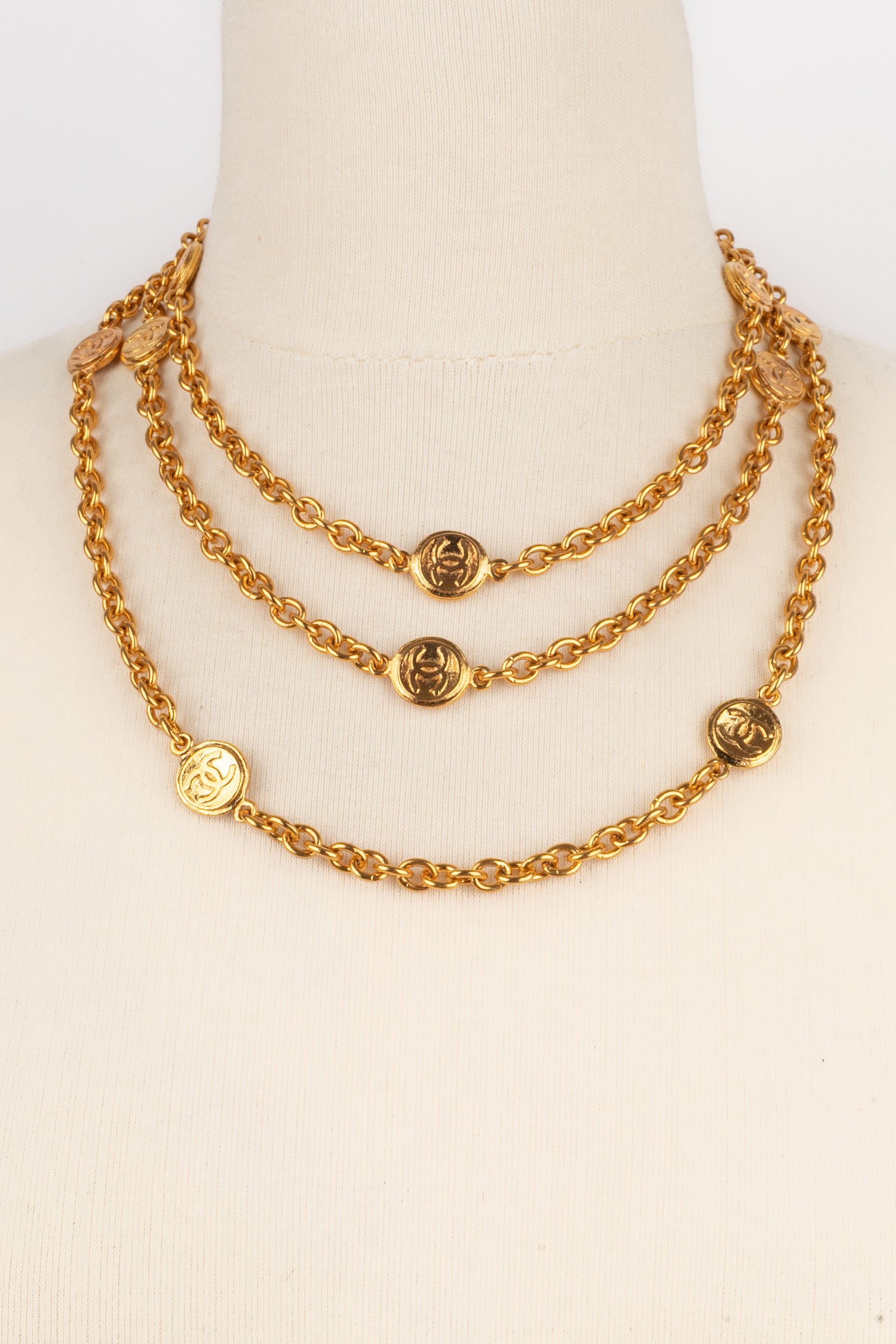 Collier doré Chanel 