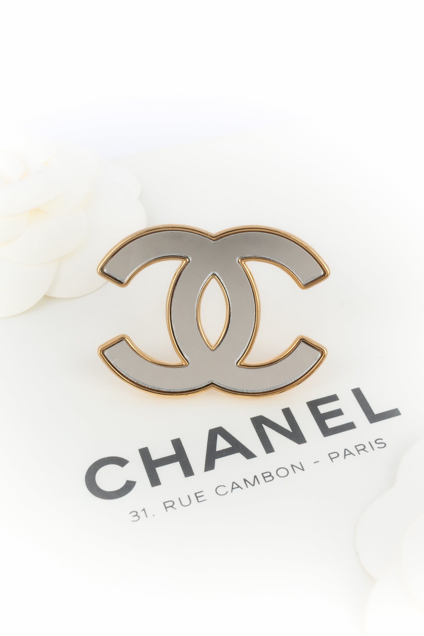 Broche cc Chanel 2024