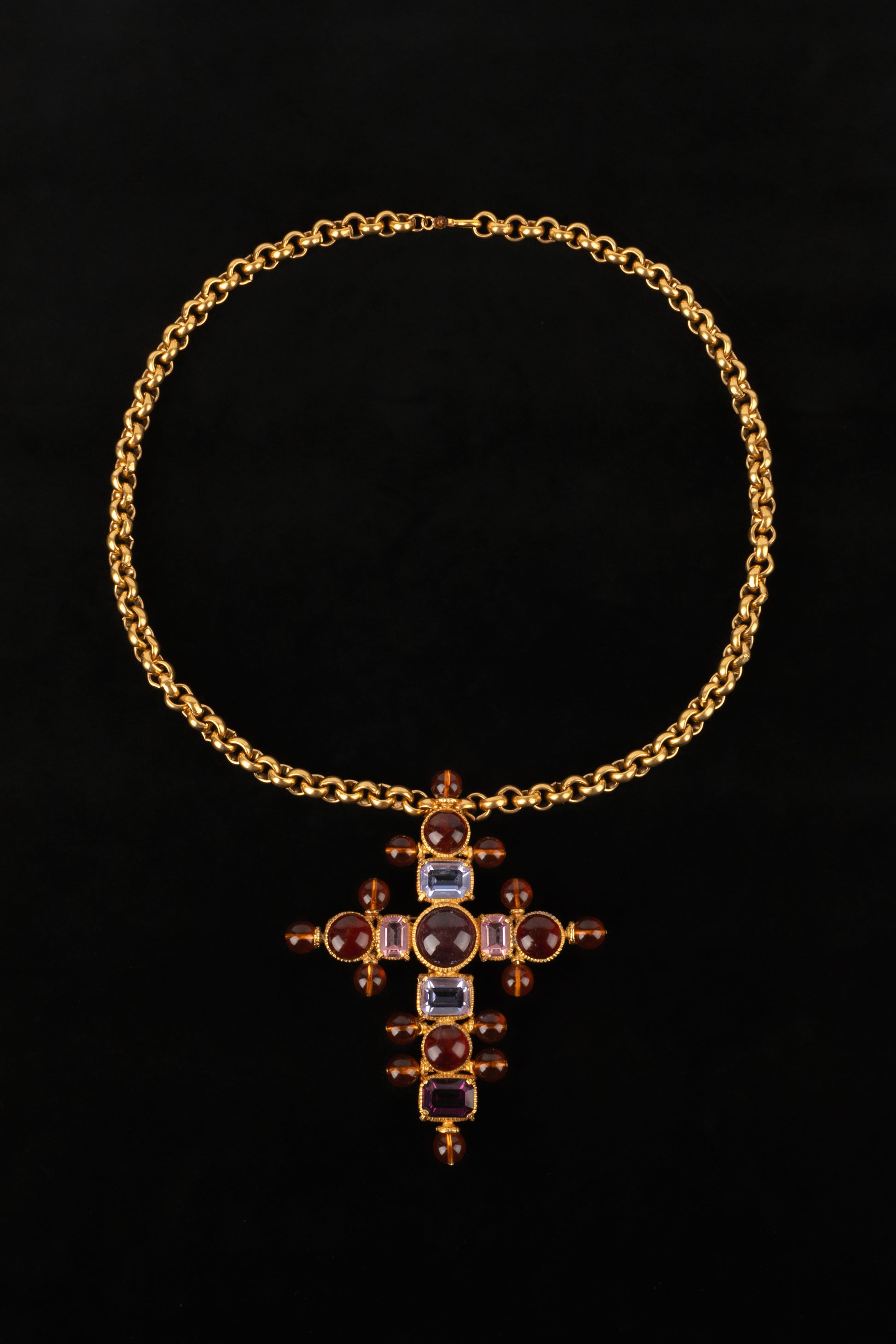 Fabuleux collier croix Chanel