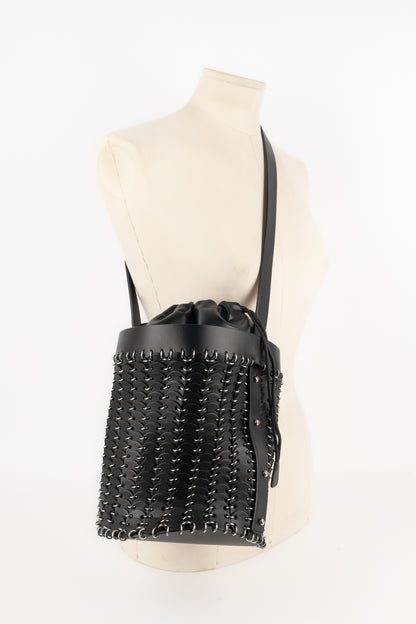 Sac seau noir Paco Rabanne